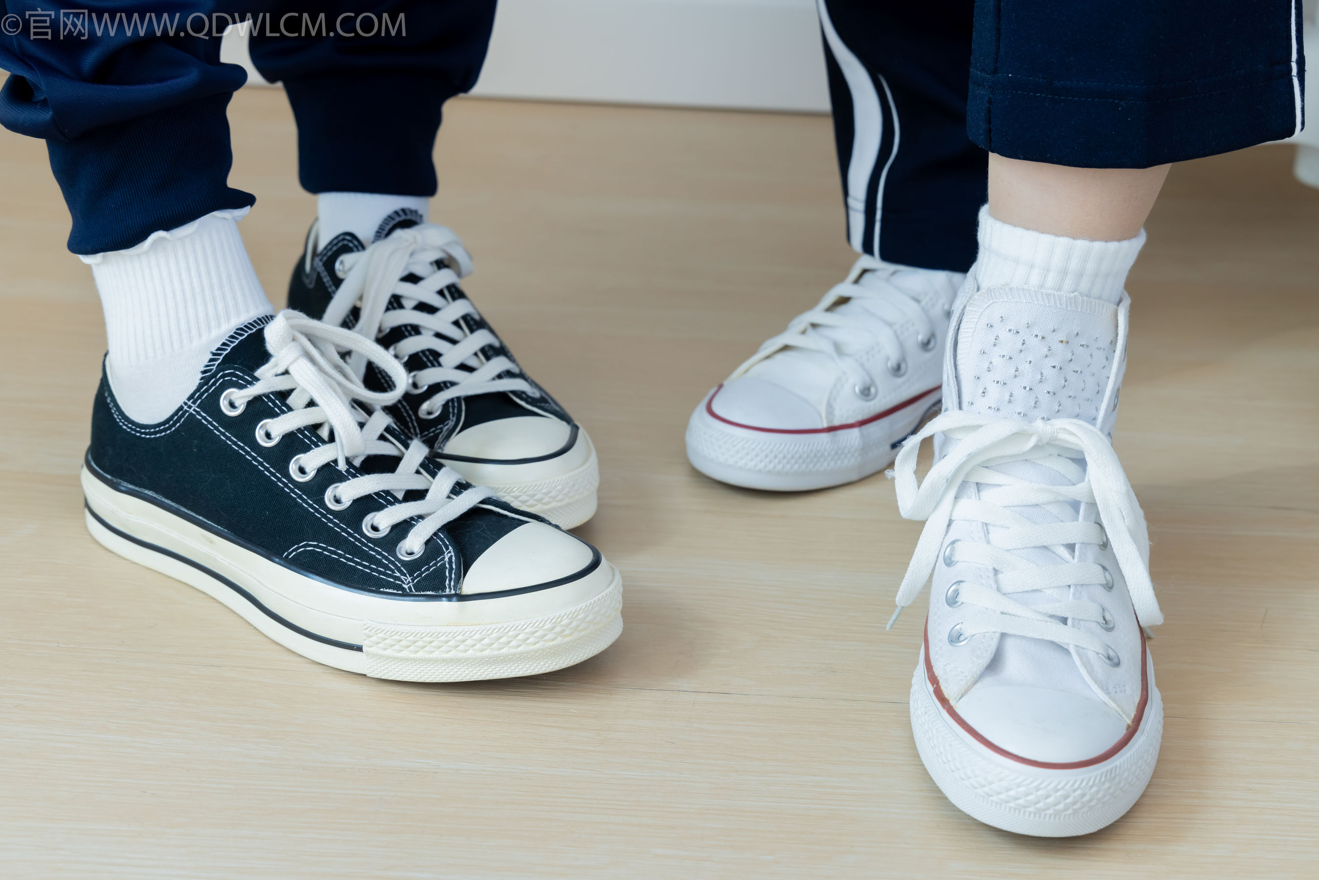 物恋传媒 No.2322 闪闪&青柠 - 帆布鞋、白棉袜、青柠薄肉丝、闪闪薄白丝/(168P)