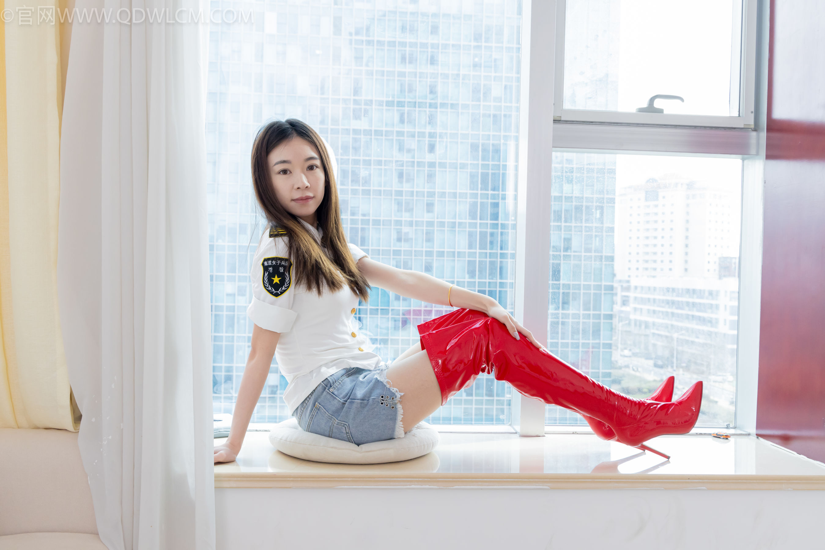 物恋传媒 No.2309 婷婷 - 高跟长靴、白棉袜、裸足/(173P)