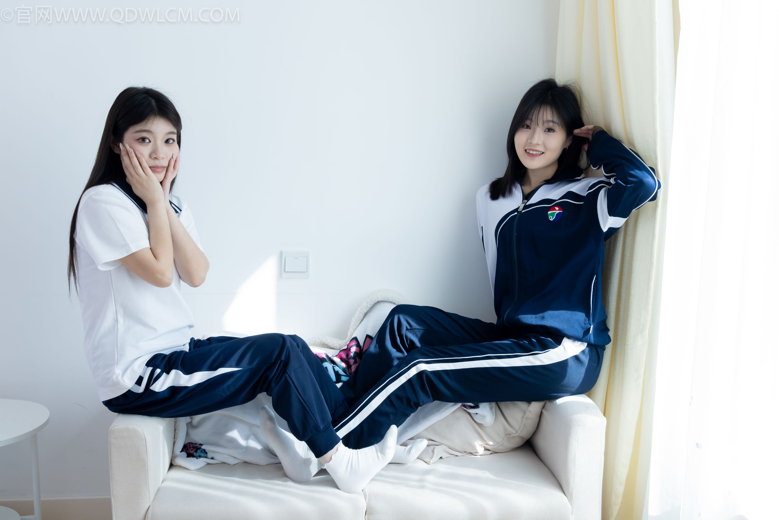 物恋传媒 No.2322 闪闪&青柠 - 帆布鞋、白棉袜、青柠薄肉丝、闪闪薄白丝/(168P)