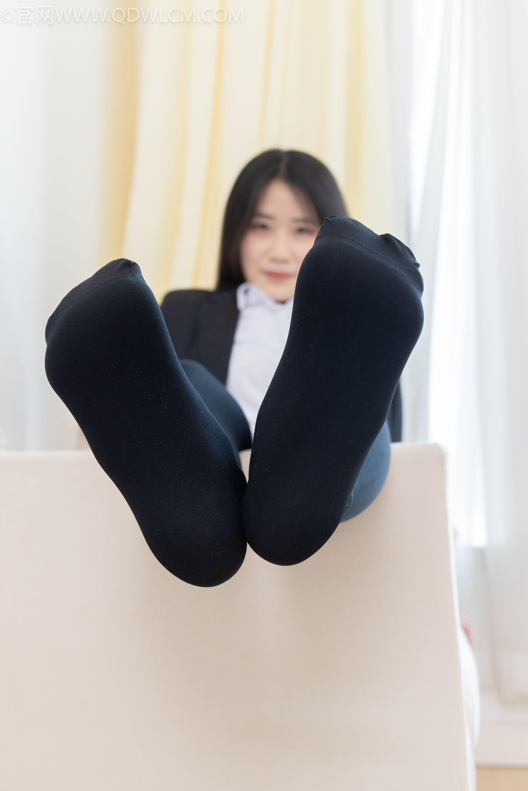 物恋传媒 No.2318 菜菜 - OL制服、高跟鞋、三双厚黑丝叠穿、袜腰展示/(177P)