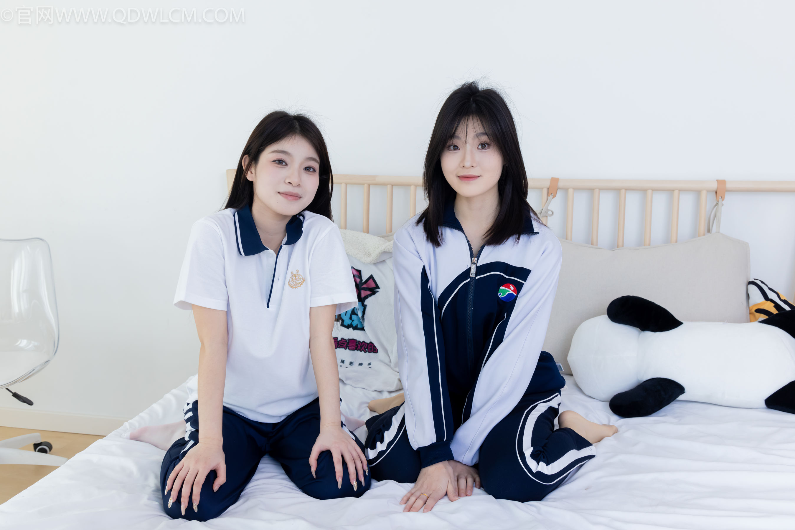 物恋传媒 No.2322 闪闪&青柠 - 帆布鞋、白棉袜、青柠薄肉丝、闪闪薄白丝/(168P)