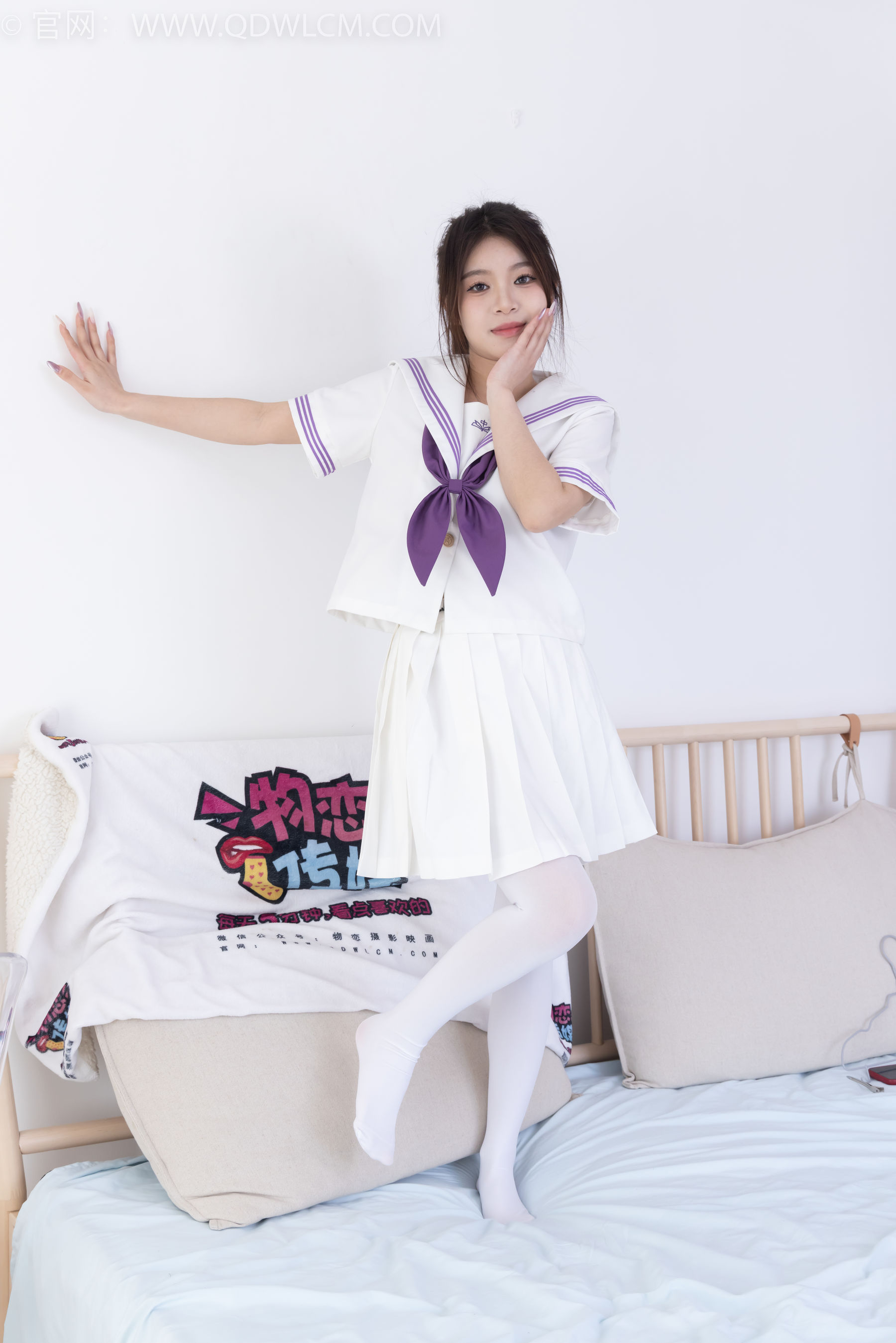 物恋传媒 No.2317 闪闪 - 板鞋、厚白丝、jk制服/(160P)