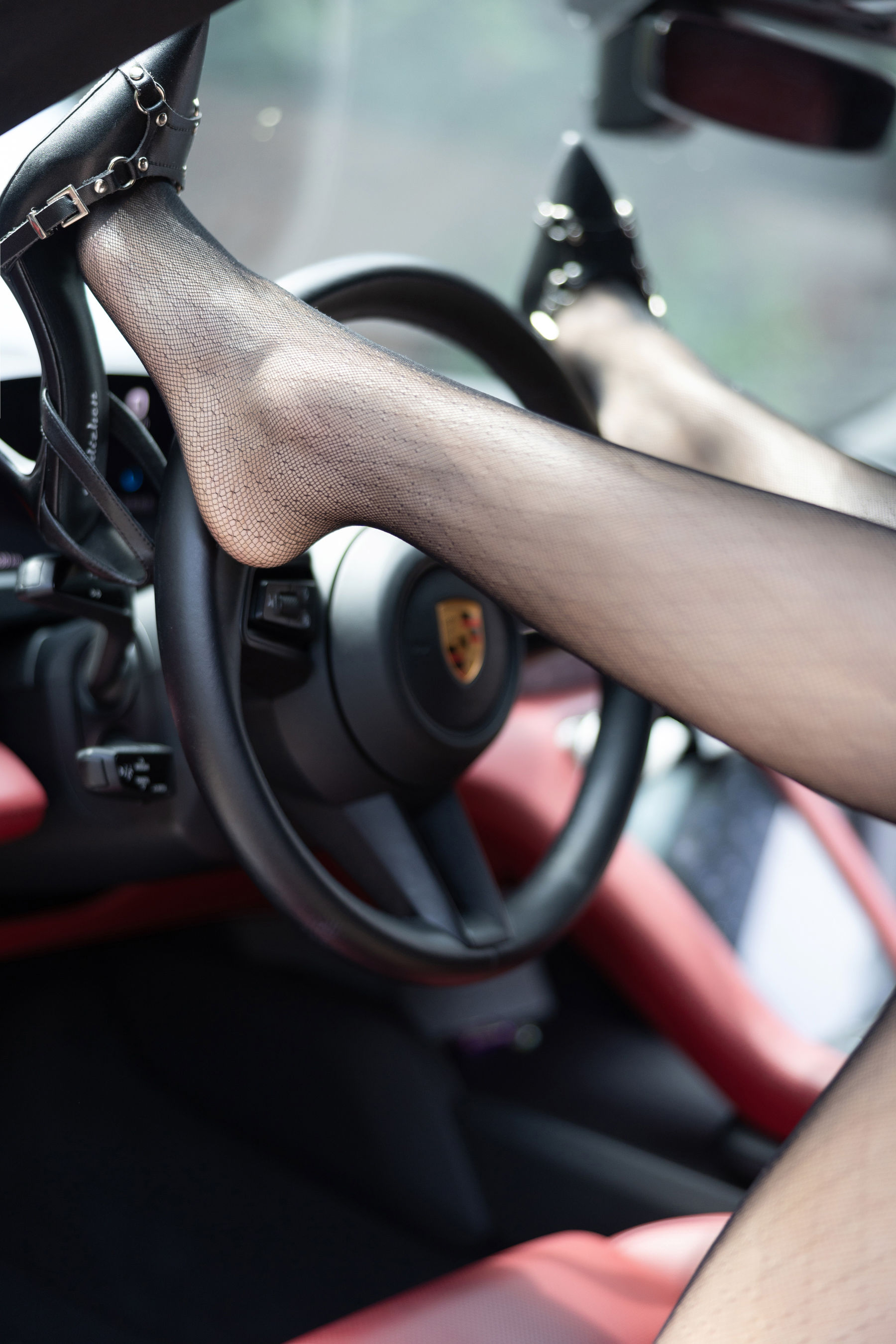 王馨瑶 - 白色露背衬衣/(100P)