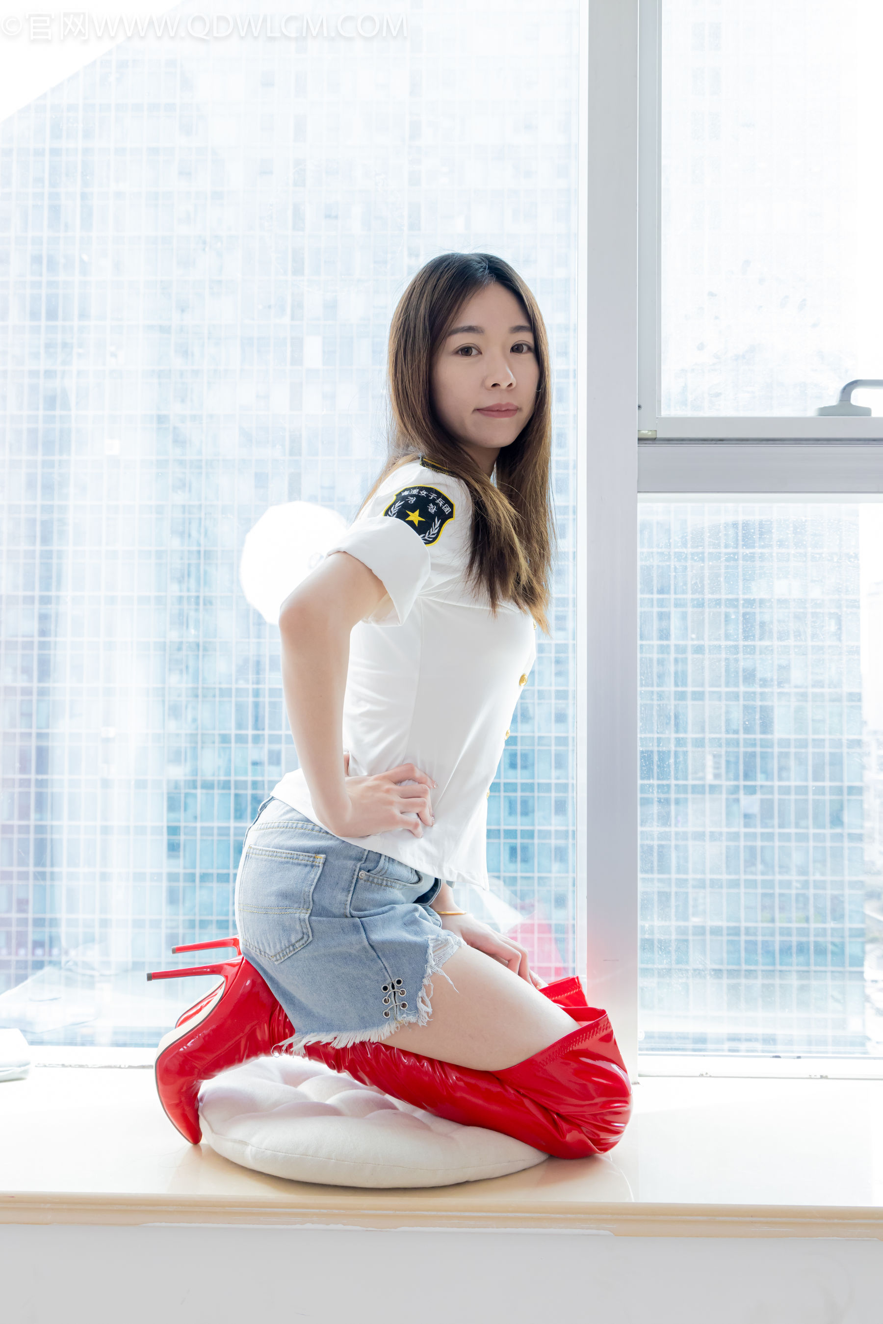 物恋传媒 No.2309 婷婷 - 高跟长靴、白棉袜、裸足/(173P)