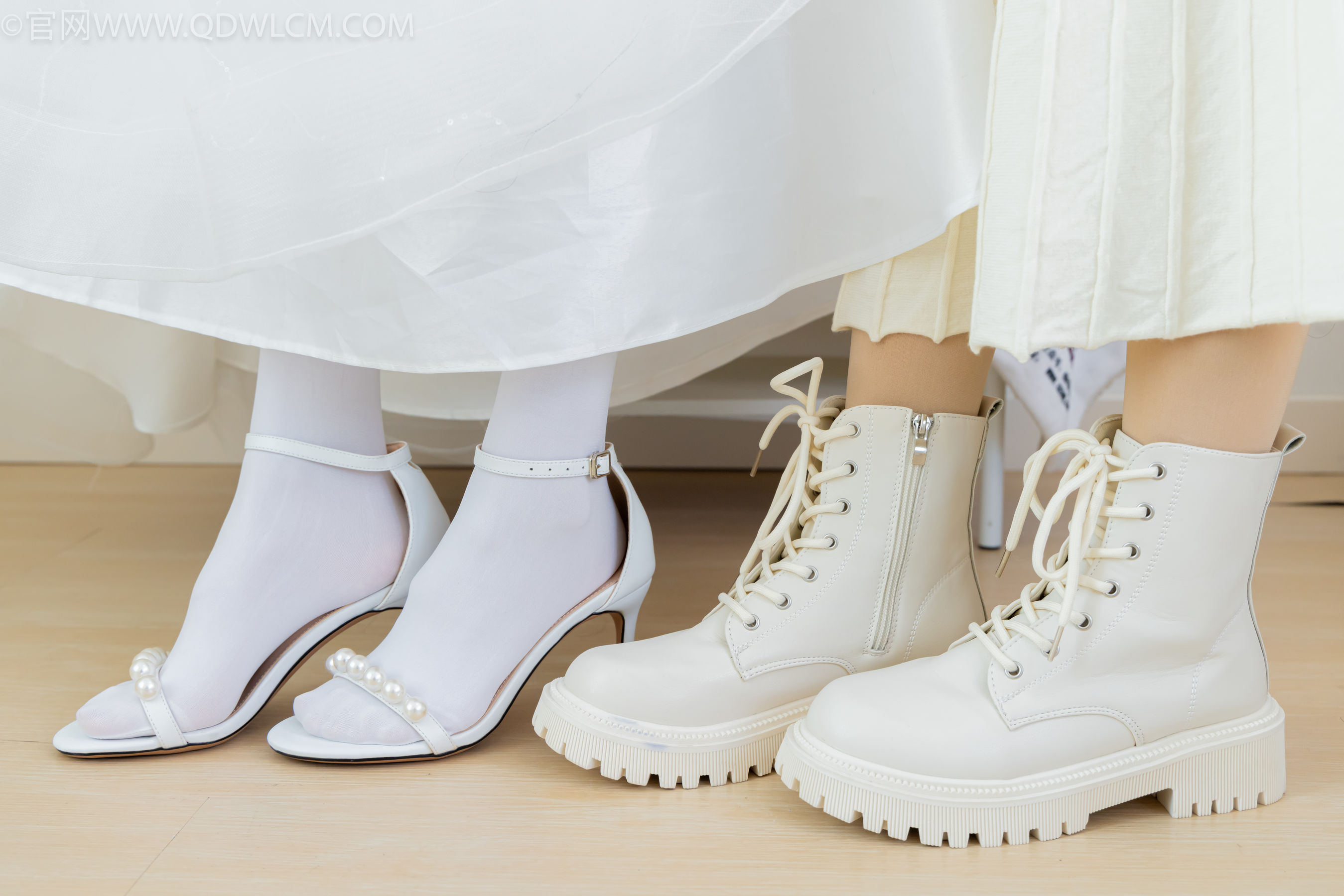 物恋传媒 No.2308 茯苓&欢欢 - 高跟鞋、马丁靴、厚白丝、厚肉丝、瑜伽动作、婚纱/(154P)