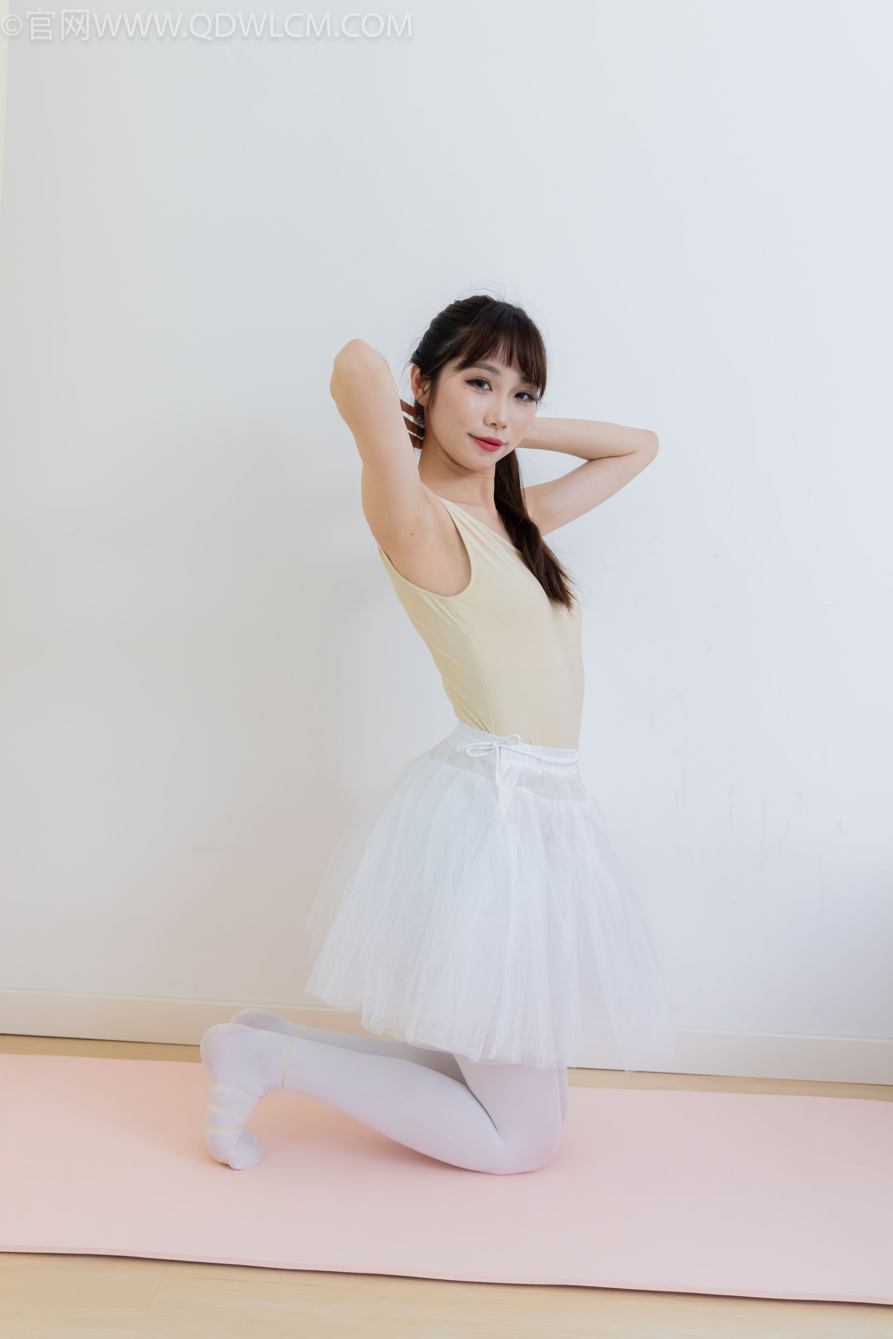 物恋传媒 No.2307 泡泡 - 芭蕾鞋、厚白丝、芭蕾动作、皮筋绑脚剧情/(166P)