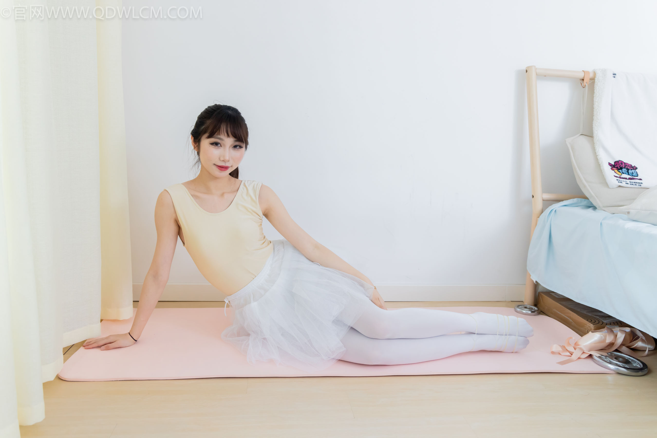 物恋传媒 No.2307 泡泡 - 芭蕾鞋、厚白丝、芭蕾动作、皮筋绑脚剧情/(166P)