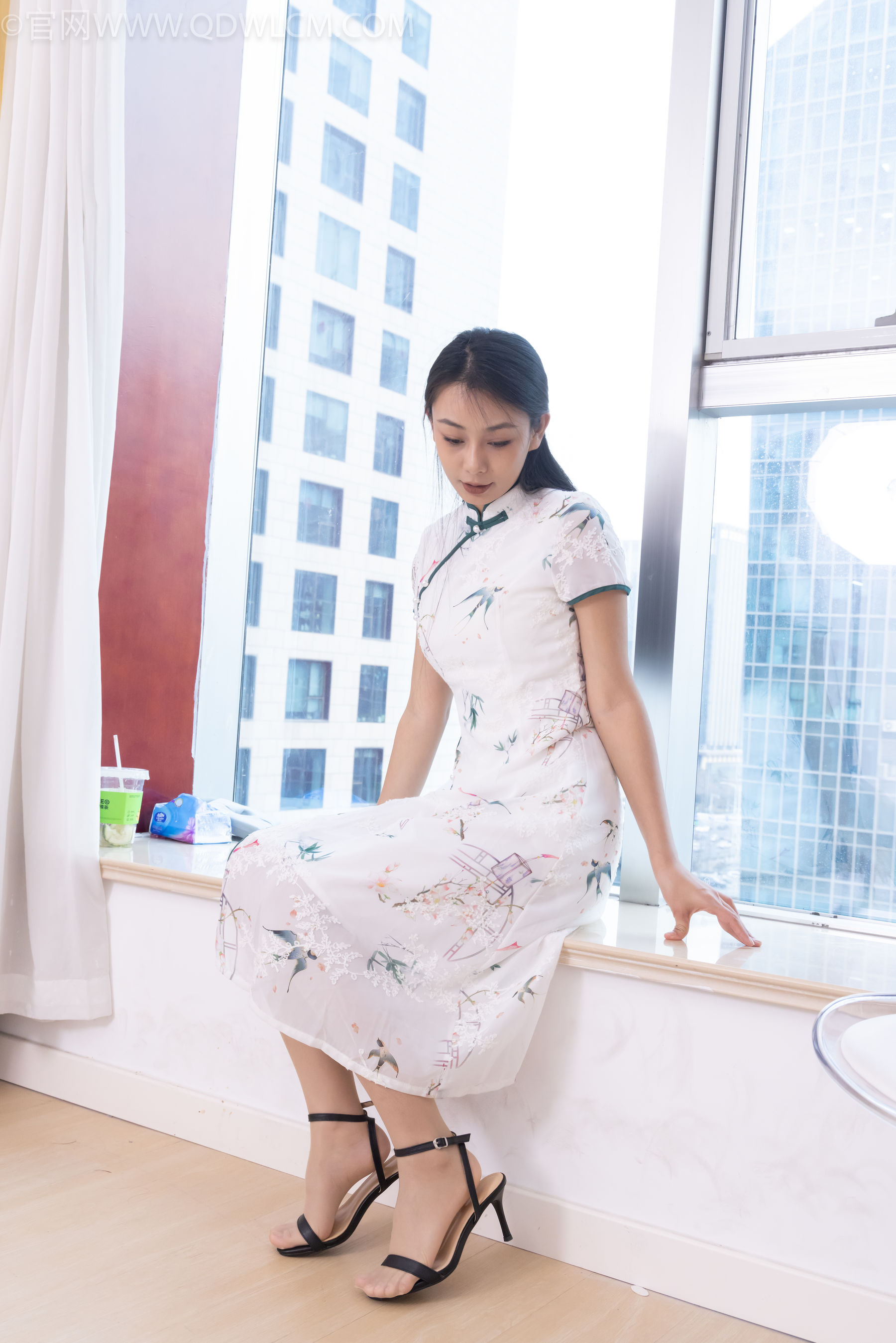 物恋传媒 No.2321 岚岚 - 高跟凉鞋、薄肉丝、抹婴儿油以及踩香蕉剧情/(160P)