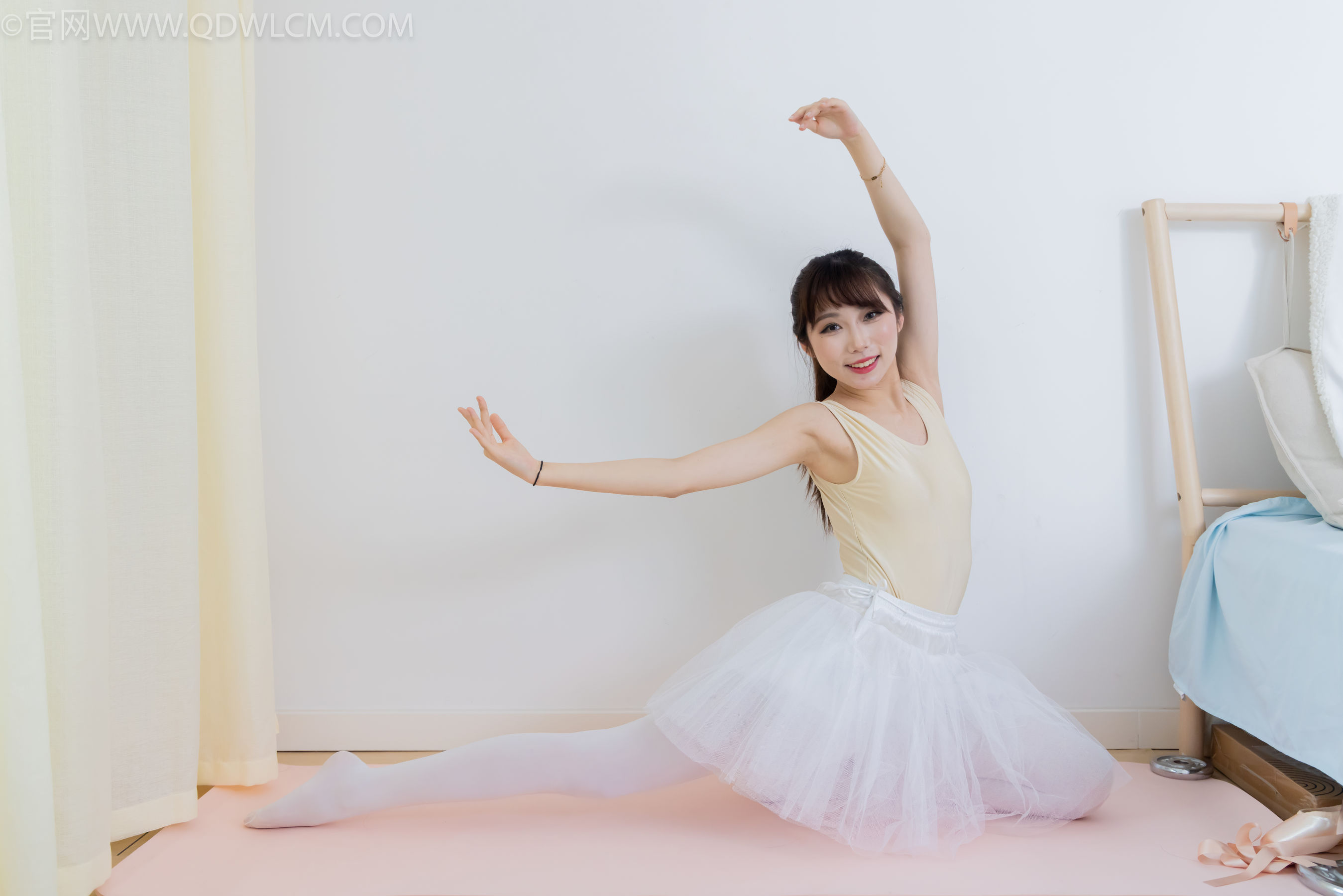 物恋传媒 No.2307 泡泡 - 芭蕾鞋、厚白丝、芭蕾动作、皮筋绑脚剧情/(166P)