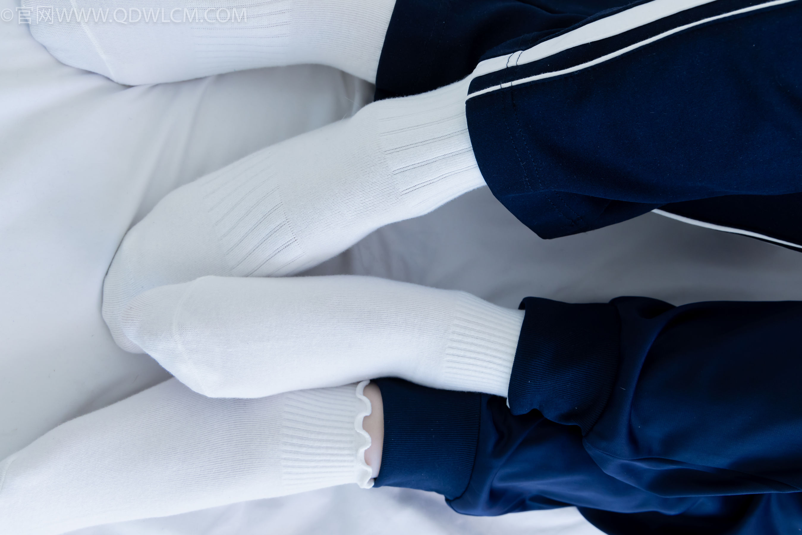 物恋传媒 No.2322 闪闪&青柠 - 帆布鞋、白棉袜、青柠薄肉丝、闪闪薄白丝/(168P)