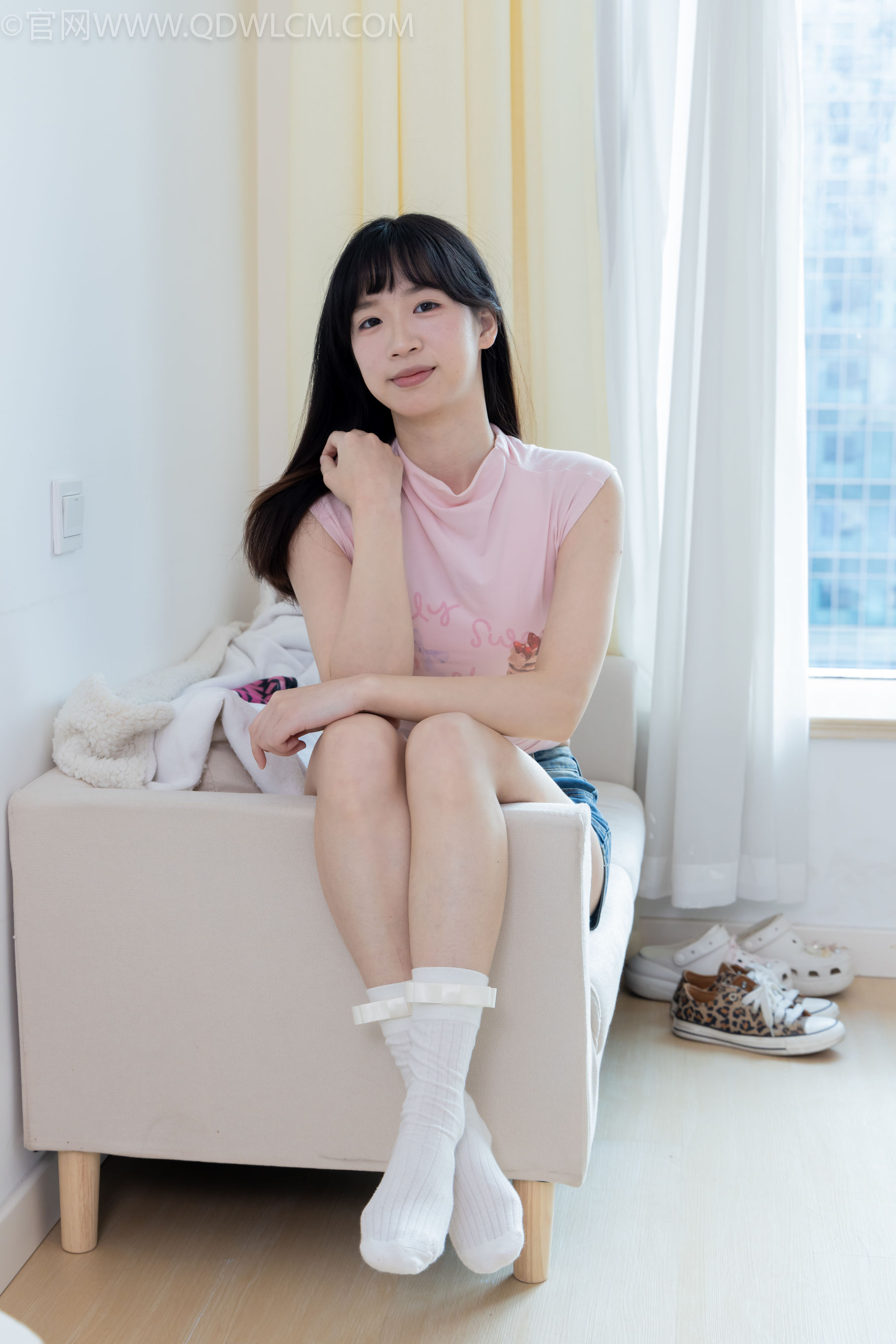 物恋传媒 No.2319 小左 - 帆布鞋、白棉袜、裸足/(155P)