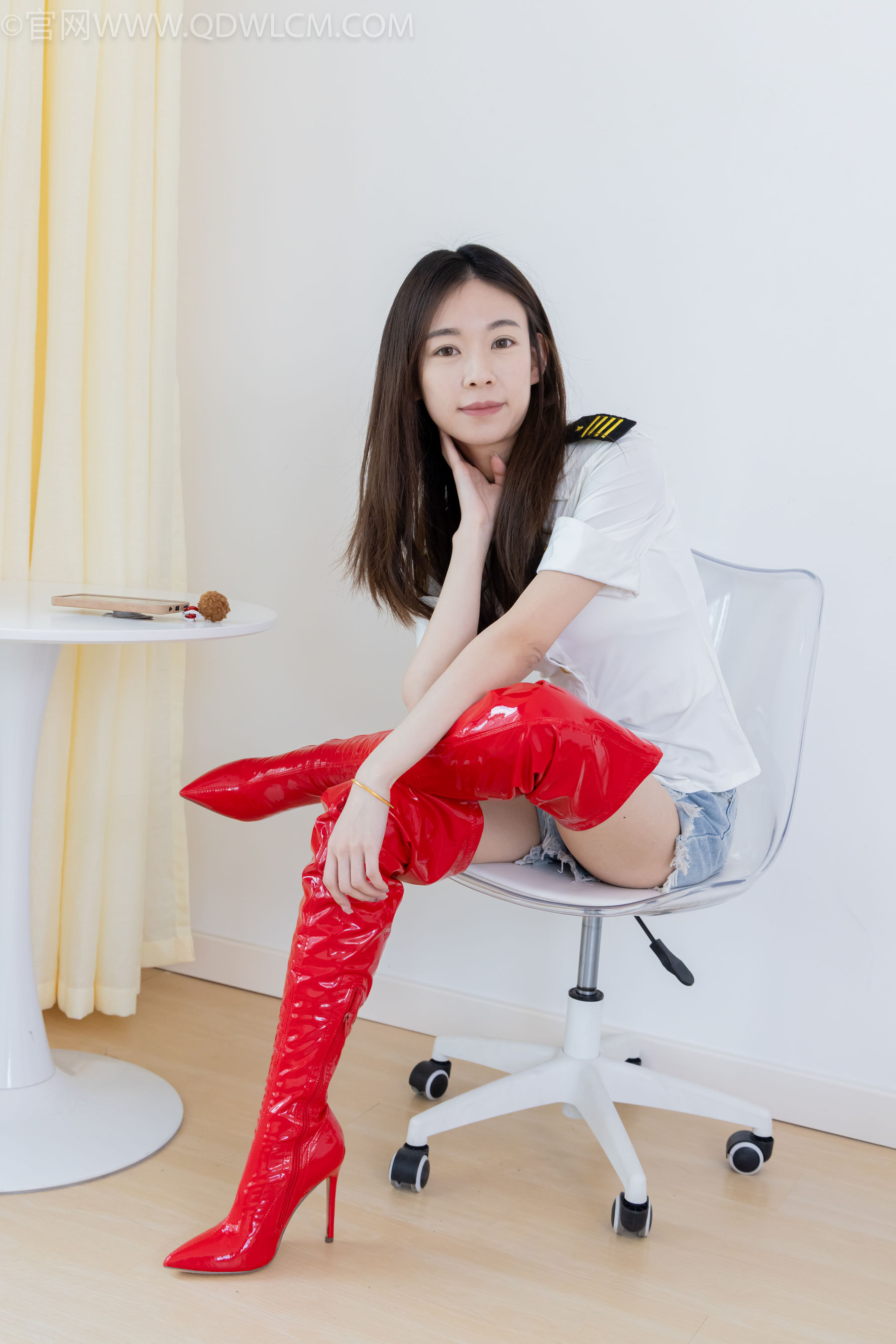 物恋传媒 No.2309 婷婷 - 高跟长靴、白棉袜、裸足/(173P)