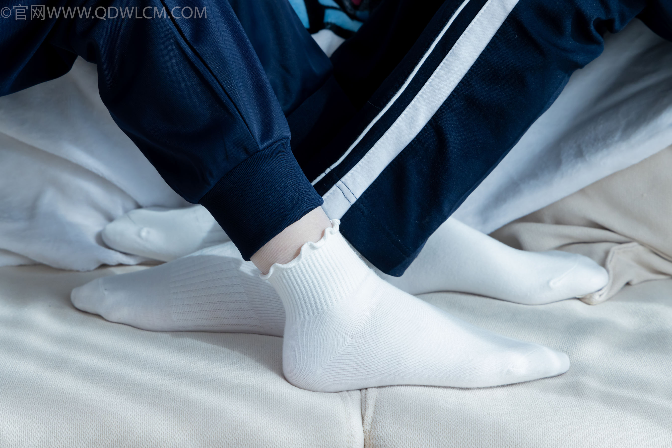 物恋传媒 No.2322 闪闪&青柠 - 帆布鞋、白棉袜、青柠薄肉丝、闪闪薄白丝/(168P)