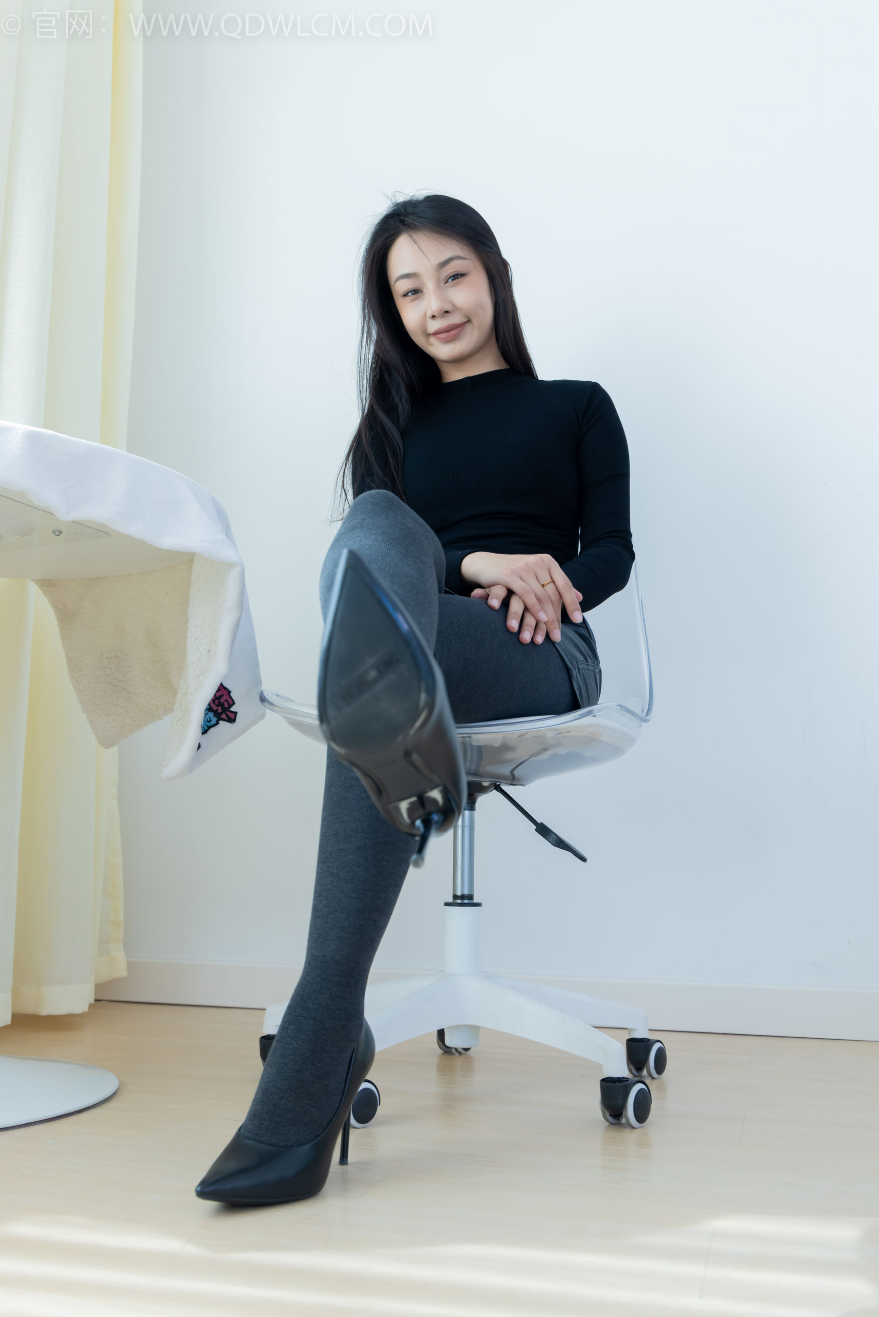 物恋传媒 No.2313 岚岚 - 高跟鞋、厚灰丝/(180P)