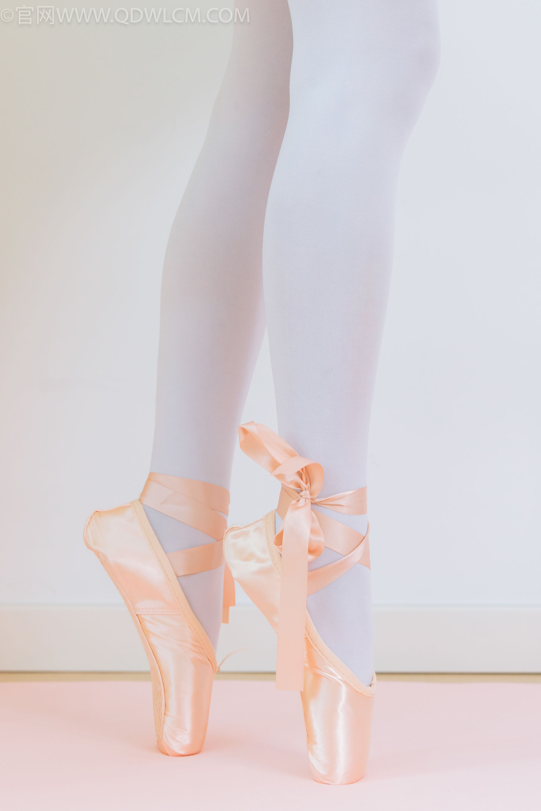 物恋传媒 No.2307 泡泡 - 芭蕾鞋、厚白丝、芭蕾动作、皮筋绑脚剧情/(166P)