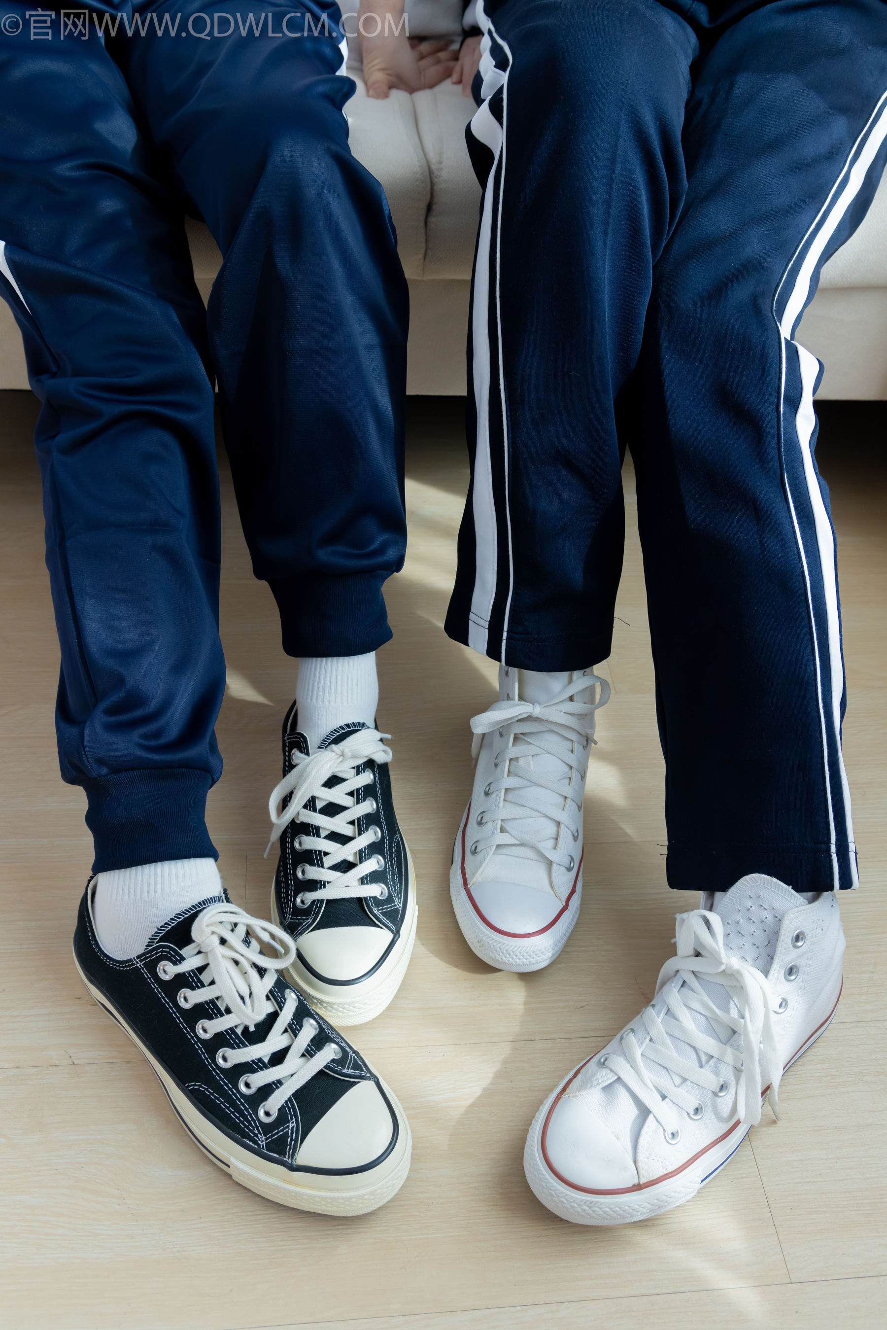 物恋传媒 No.2322 闪闪&青柠 - 帆布鞋、白棉袜、青柠薄肉丝、闪闪薄白丝/(168P)