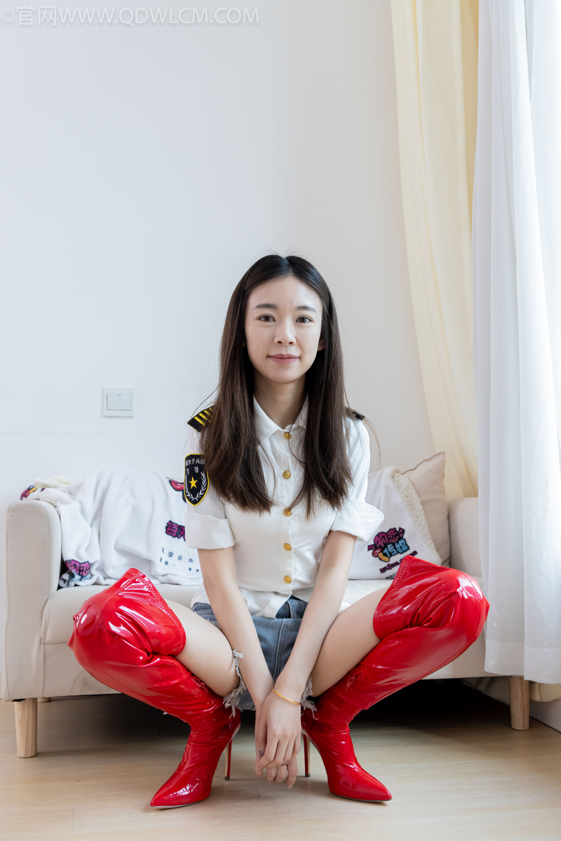 物恋传媒 No.2309 婷婷 - 高跟长靴、白棉袜、裸足/(173P)