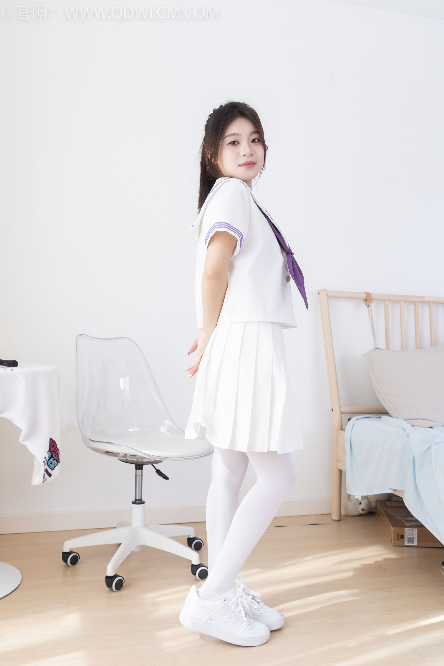 物恋传媒 No.2317 闪闪 - 板鞋、厚白丝、jk制服/(160P)