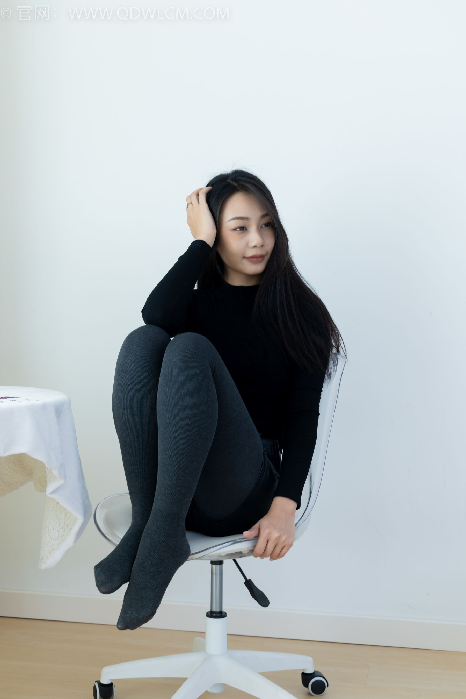 物恋传媒 No.2313 岚岚 - 高跟鞋、厚灰丝/(180P)