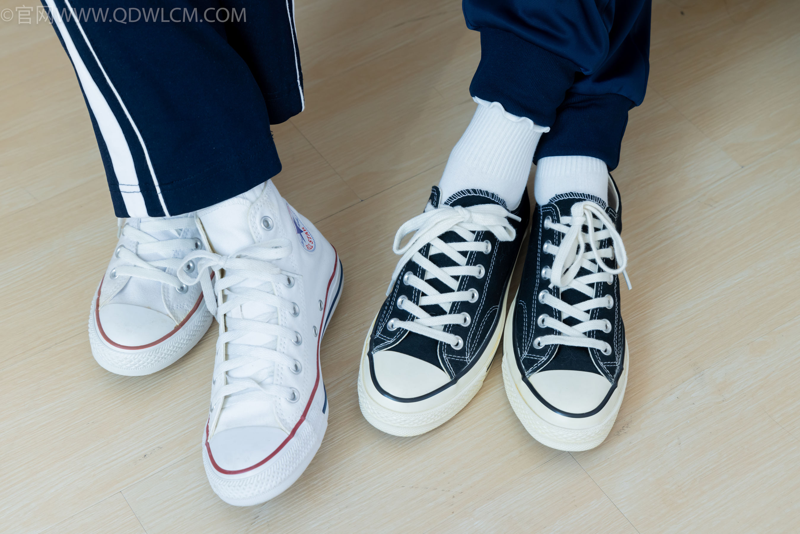 物恋传媒 No.2322 闪闪&青柠 - 帆布鞋、白棉袜、青柠薄肉丝、闪闪薄白丝/(168P)