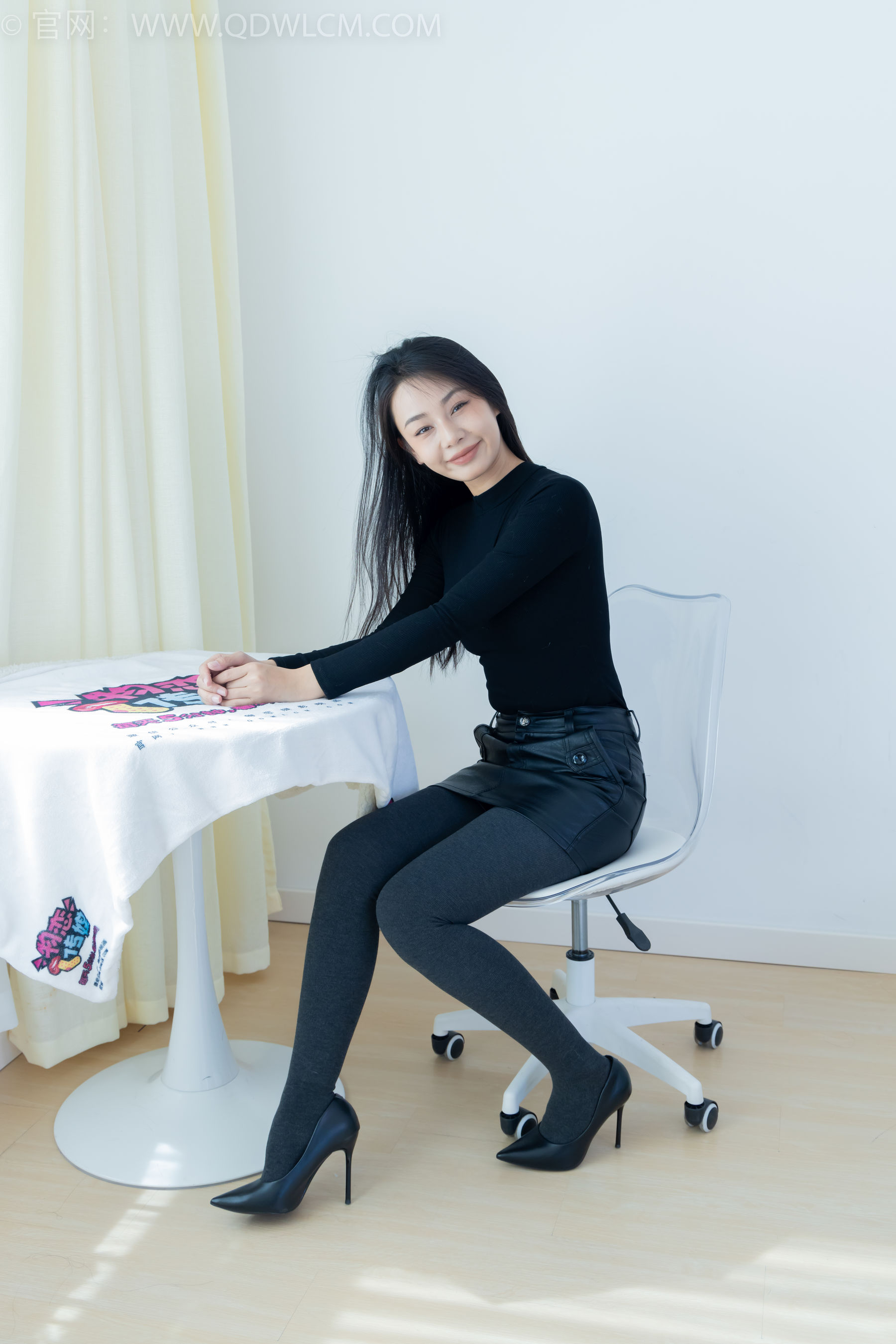 物恋传媒 No.2313 岚岚 - 高跟鞋、厚灰丝/(180P)