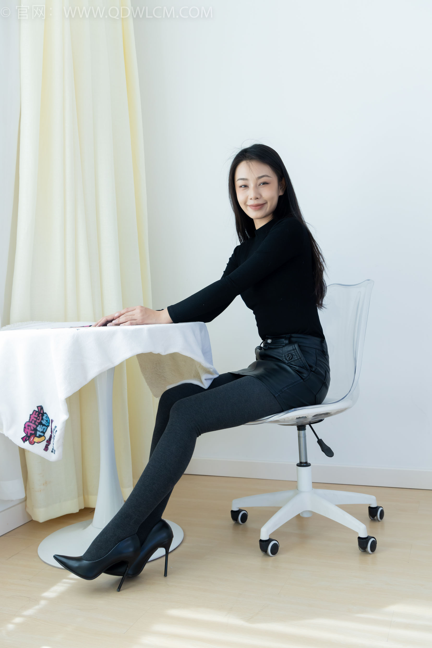 物恋传媒 No.2313 岚岚 - 高跟鞋、厚灰丝/(180P)