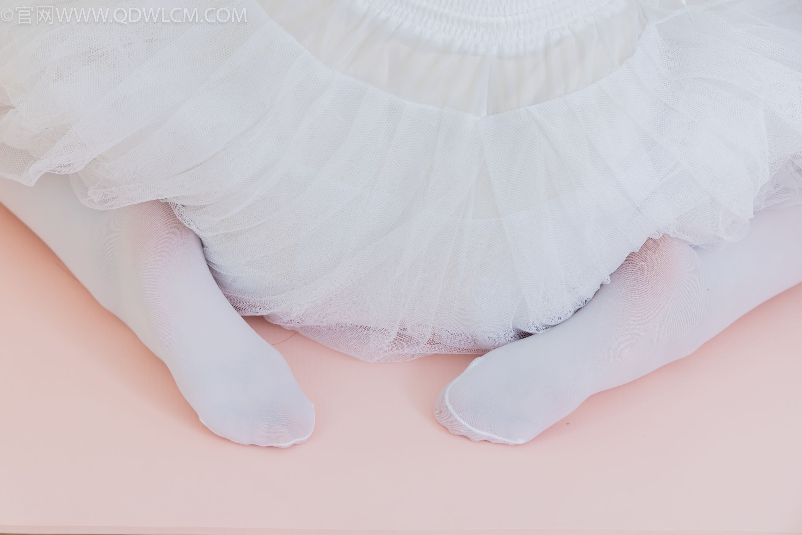 物恋传媒 No.2307 泡泡 - 芭蕾鞋、厚白丝、芭蕾动作、皮筋绑脚剧情/(166P)