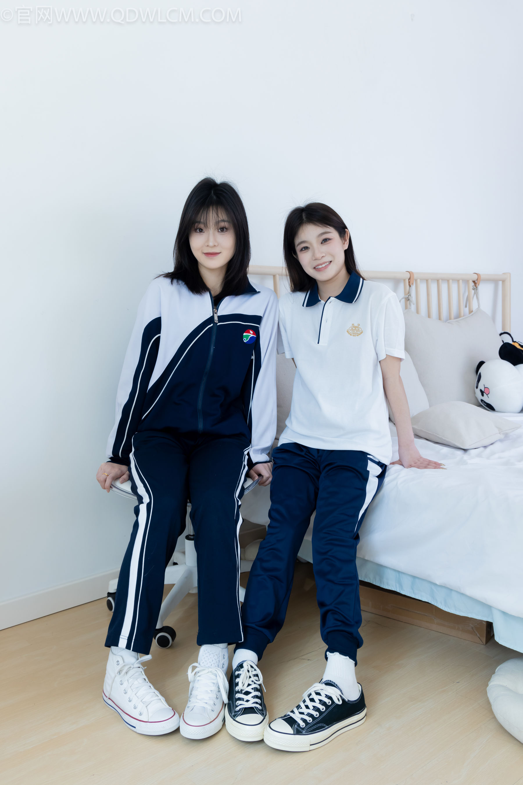 物恋传媒 No.2322 闪闪&青柠 - 帆布鞋、白棉袜、青柠薄肉丝、闪闪薄白丝/(168P)