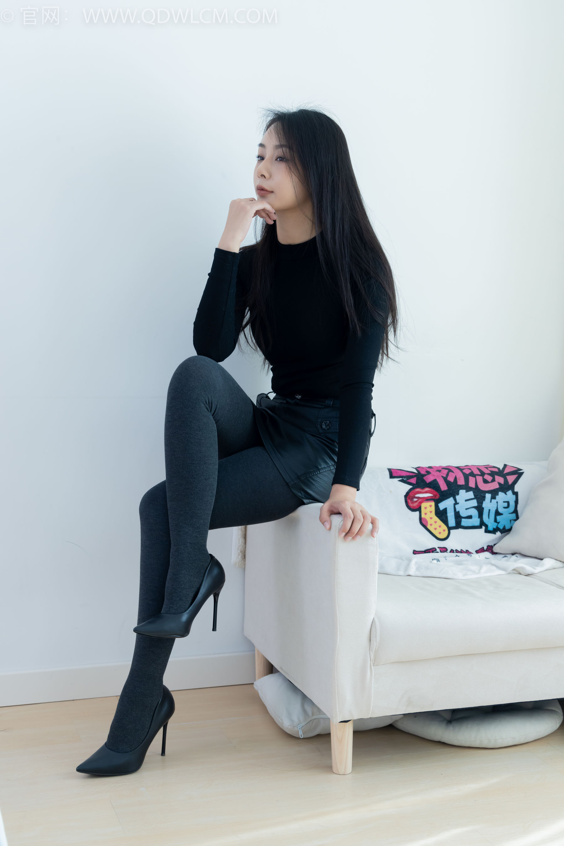 物恋传媒 No.2313 岚岚 - 高跟鞋、厚灰丝/(180P)