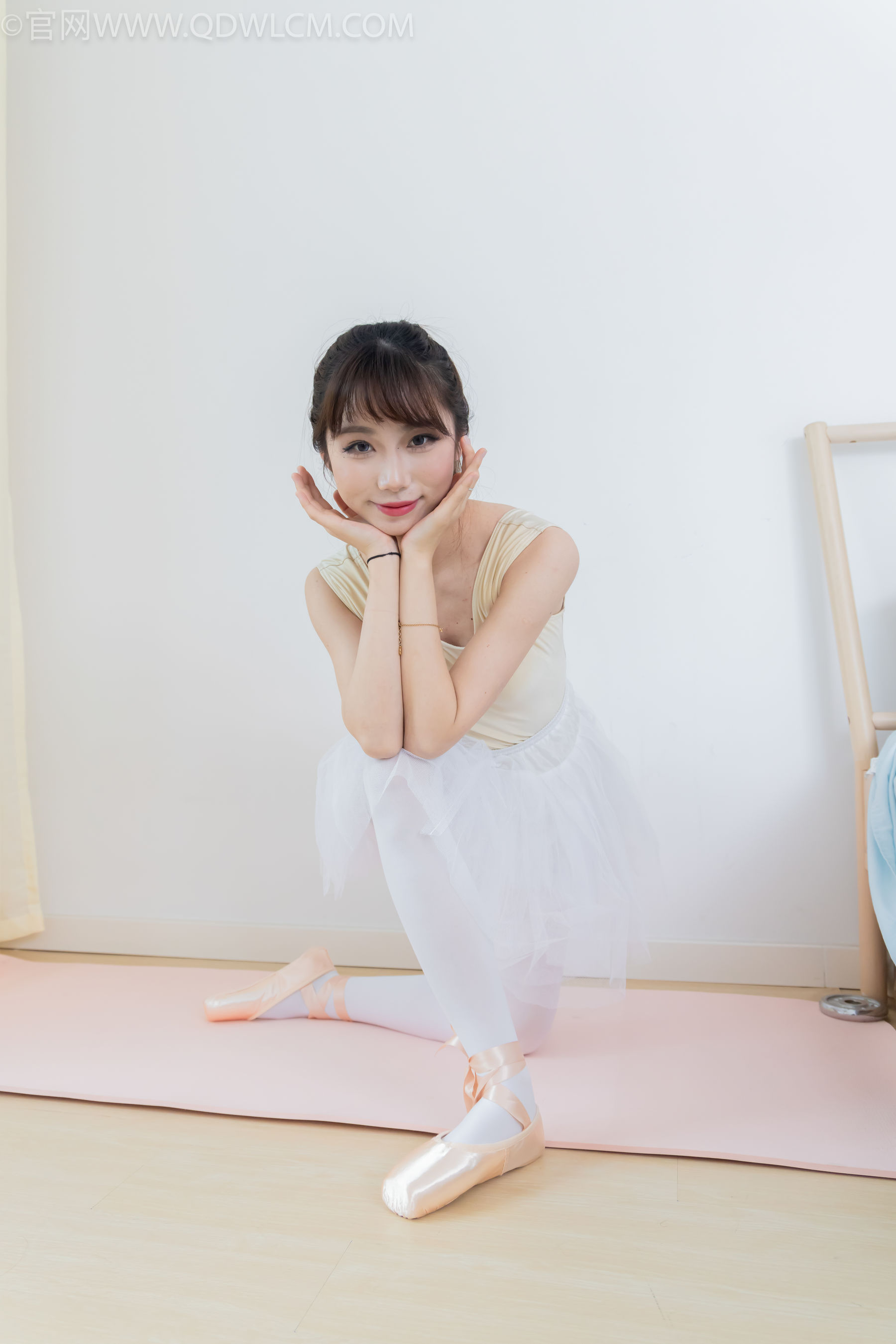 物恋传媒 No.2307 泡泡 - 芭蕾鞋、厚白丝、芭蕾动作、皮筋绑脚剧情/(166P)