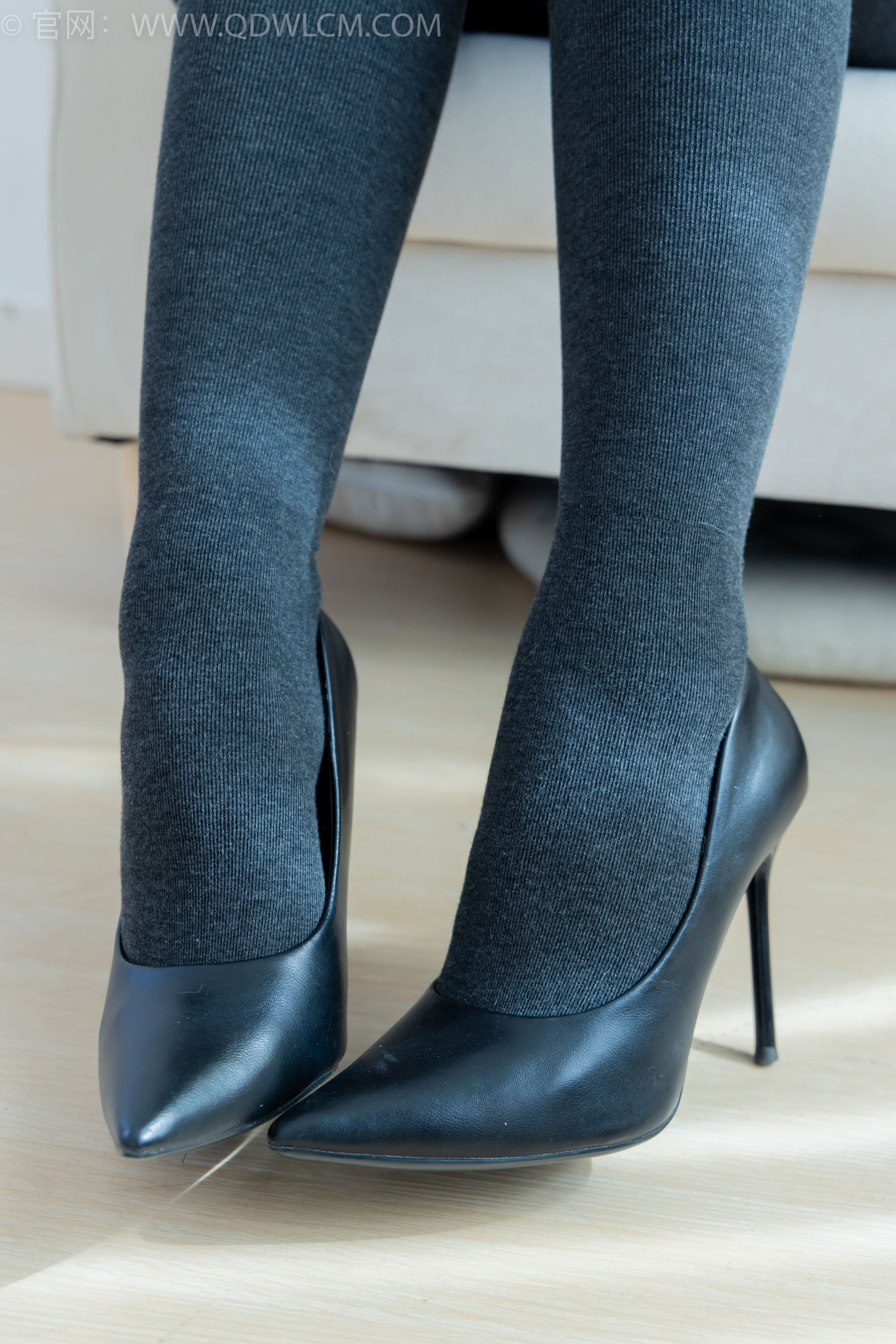 物恋传媒 No.2313 岚岚 - 高跟鞋、厚灰丝/(180P)