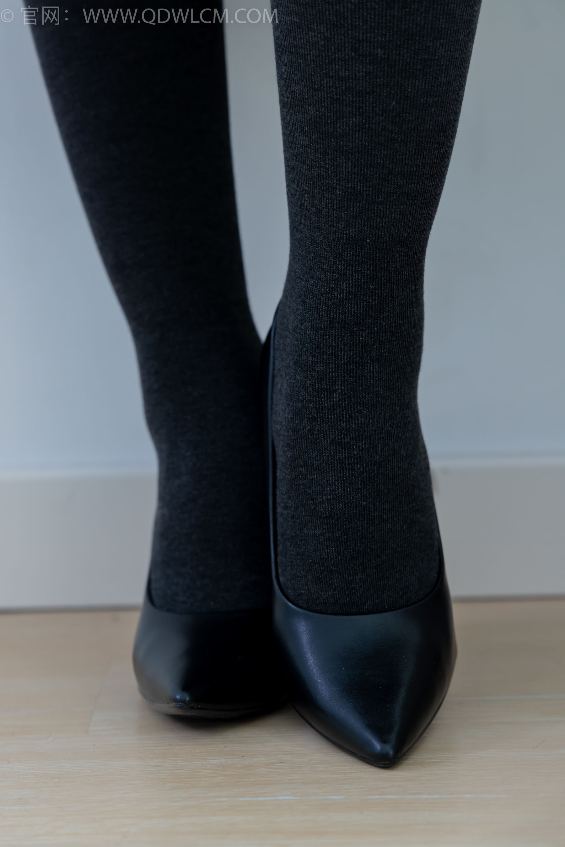 物恋传媒 No.2313 岚岚 - 高跟鞋、厚灰丝/(180P)