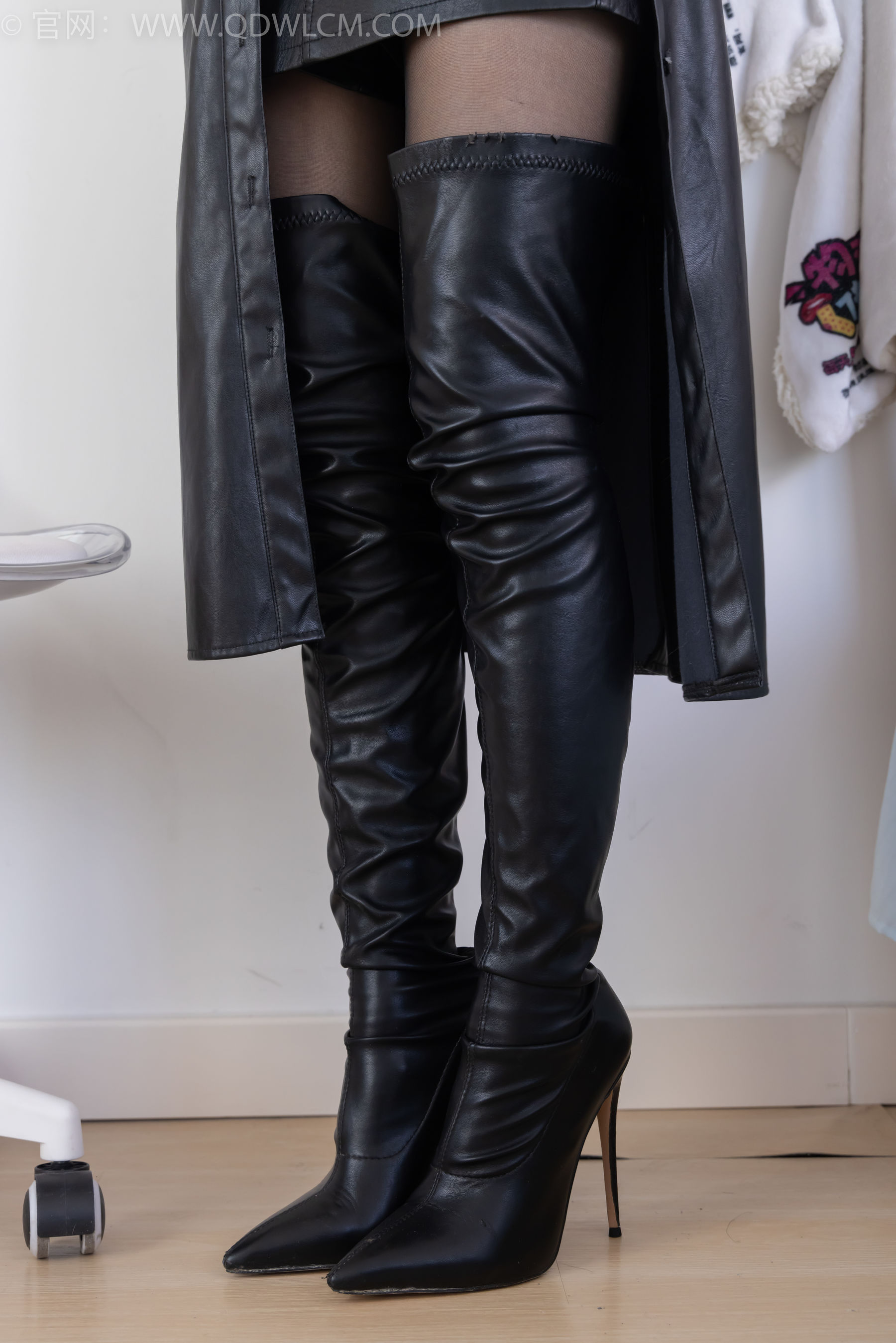 物恋传媒 No.2315 菜菜 - 高跟长靴、薄黑丝/(160P)