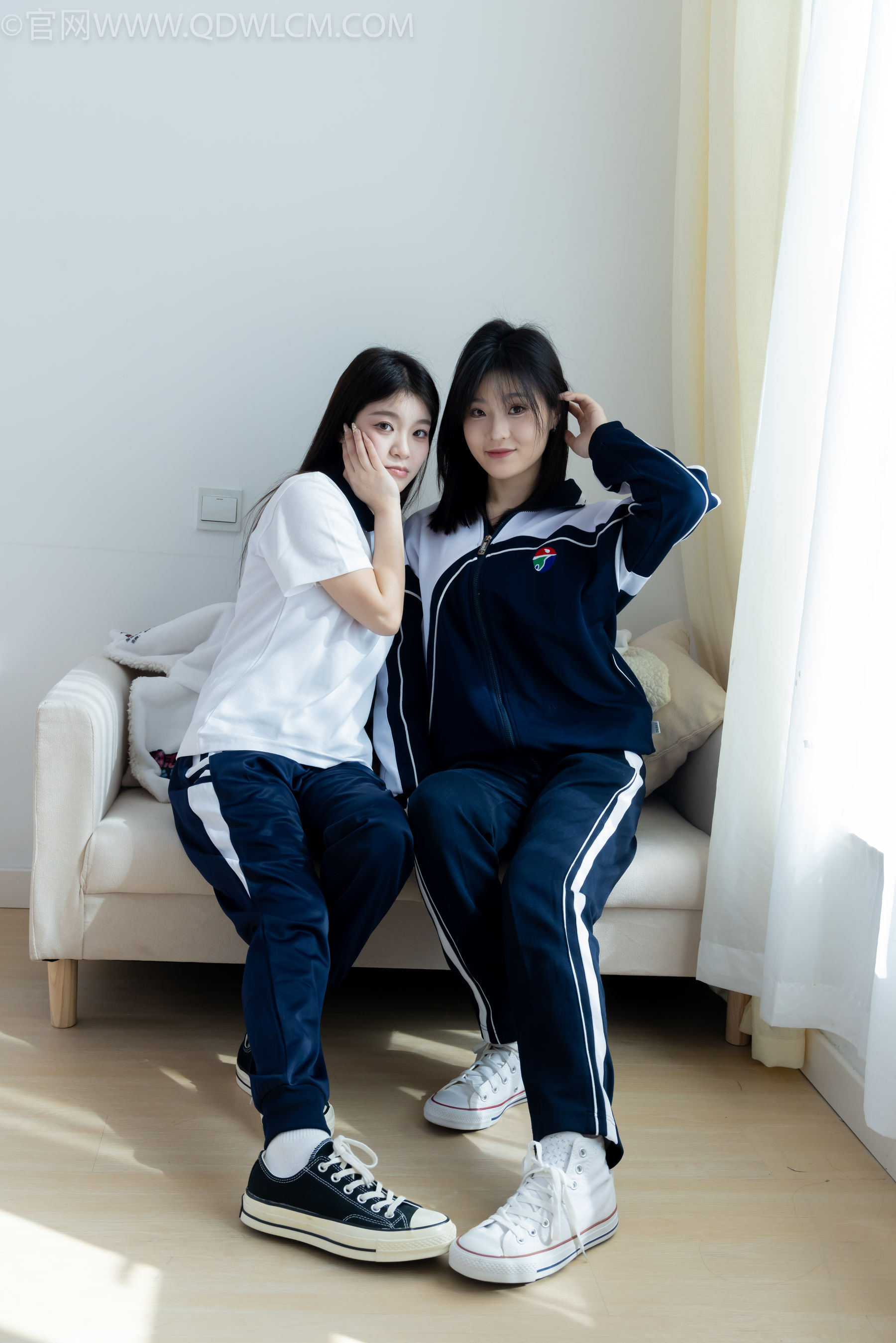 物恋传媒 No.2322 闪闪&青柠 - 帆布鞋、白棉袜、青柠薄肉丝、闪闪薄白丝/(168P)