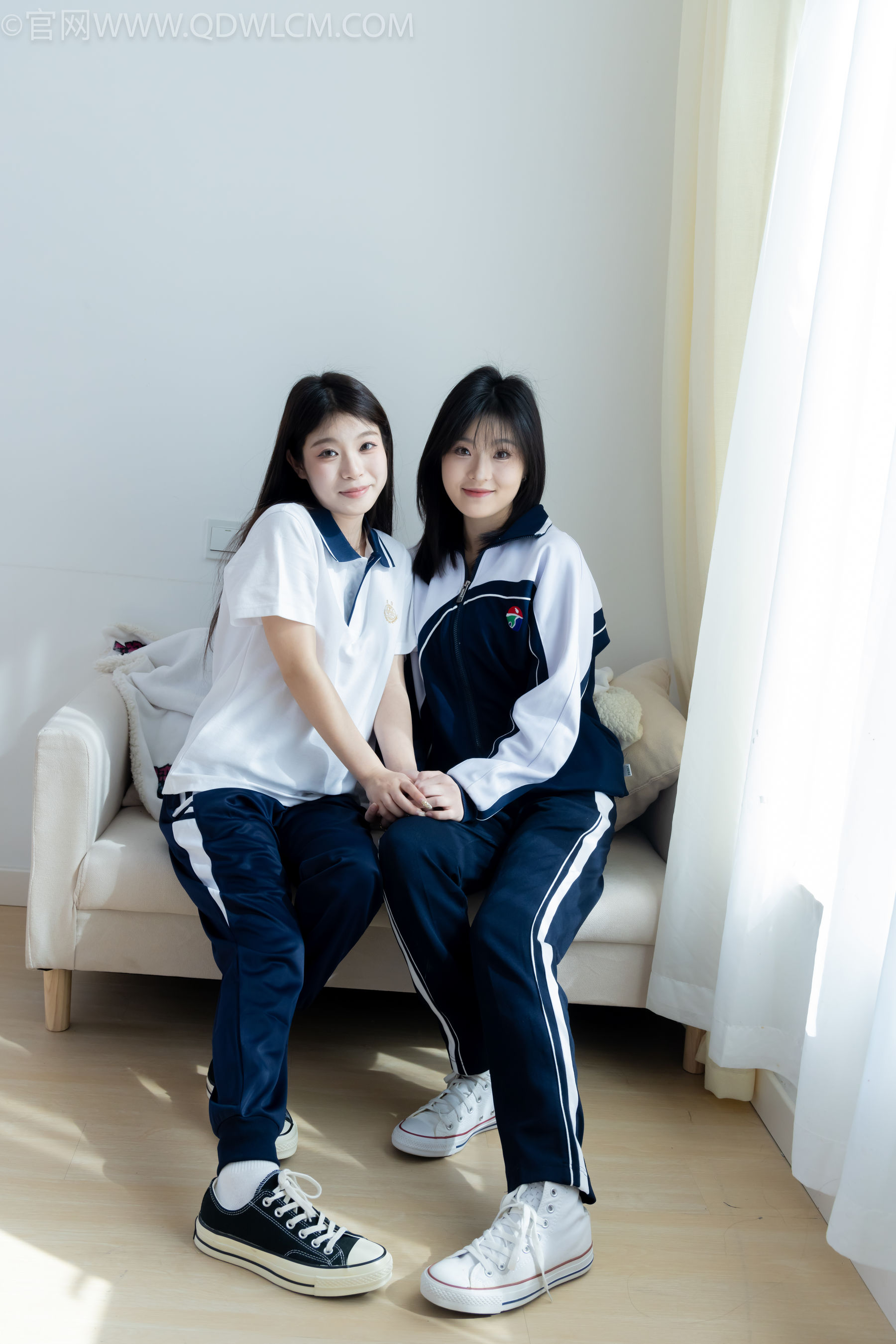 物恋传媒 No.2322 闪闪&青柠 - 帆布鞋、白棉袜、青柠薄肉丝、闪闪薄白丝/(168P)