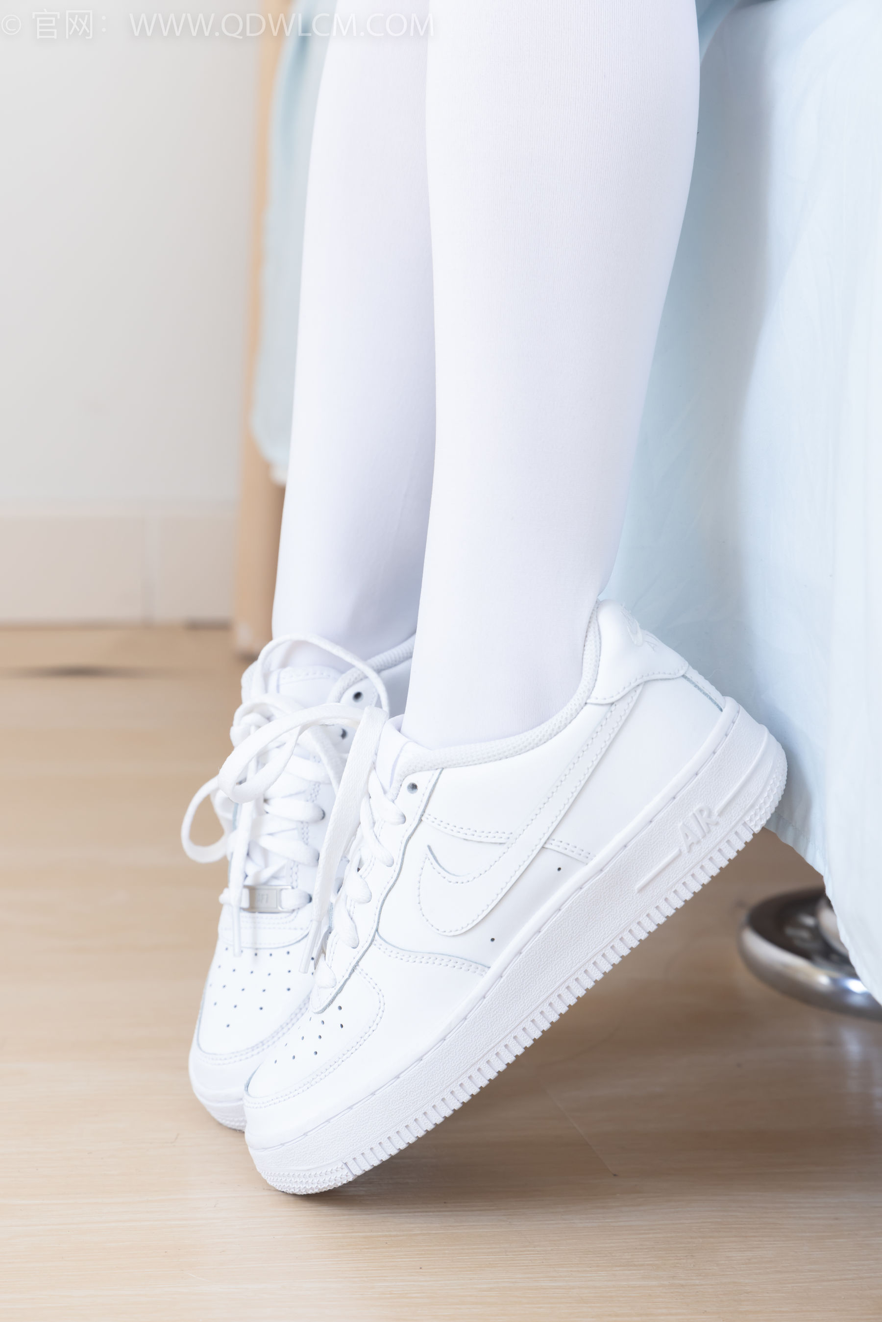 物恋传媒 No.2317 闪闪 - 板鞋、厚白丝、jk制服/(160P)