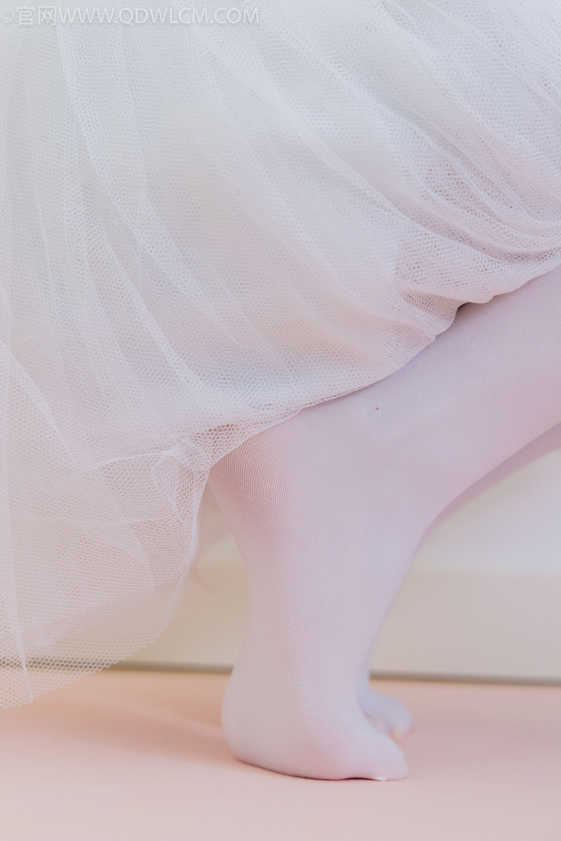 物恋传媒 No.2307 泡泡 - 芭蕾鞋、厚白丝、芭蕾动作、皮筋绑脚剧情/(166P)