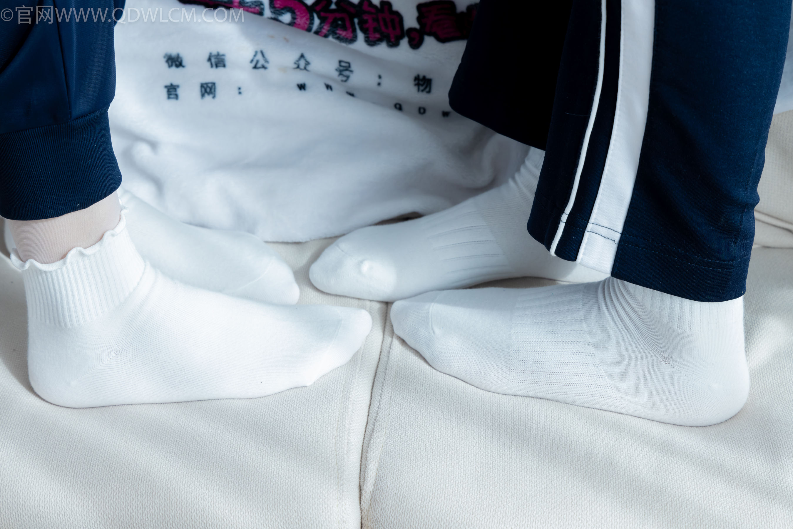 物恋传媒 No.2322 闪闪&青柠 - 帆布鞋、白棉袜、青柠薄肉丝、闪闪薄白丝/(168P)