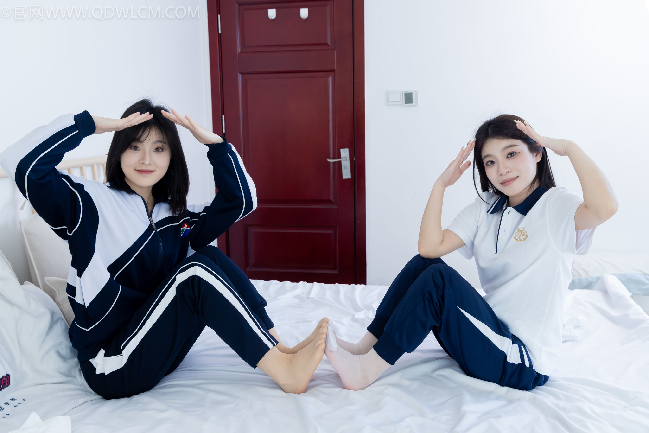 物恋传媒 No.2322 闪闪&青柠 - 帆布鞋、白棉袜、青柠薄肉丝、闪闪薄白丝/(168P)