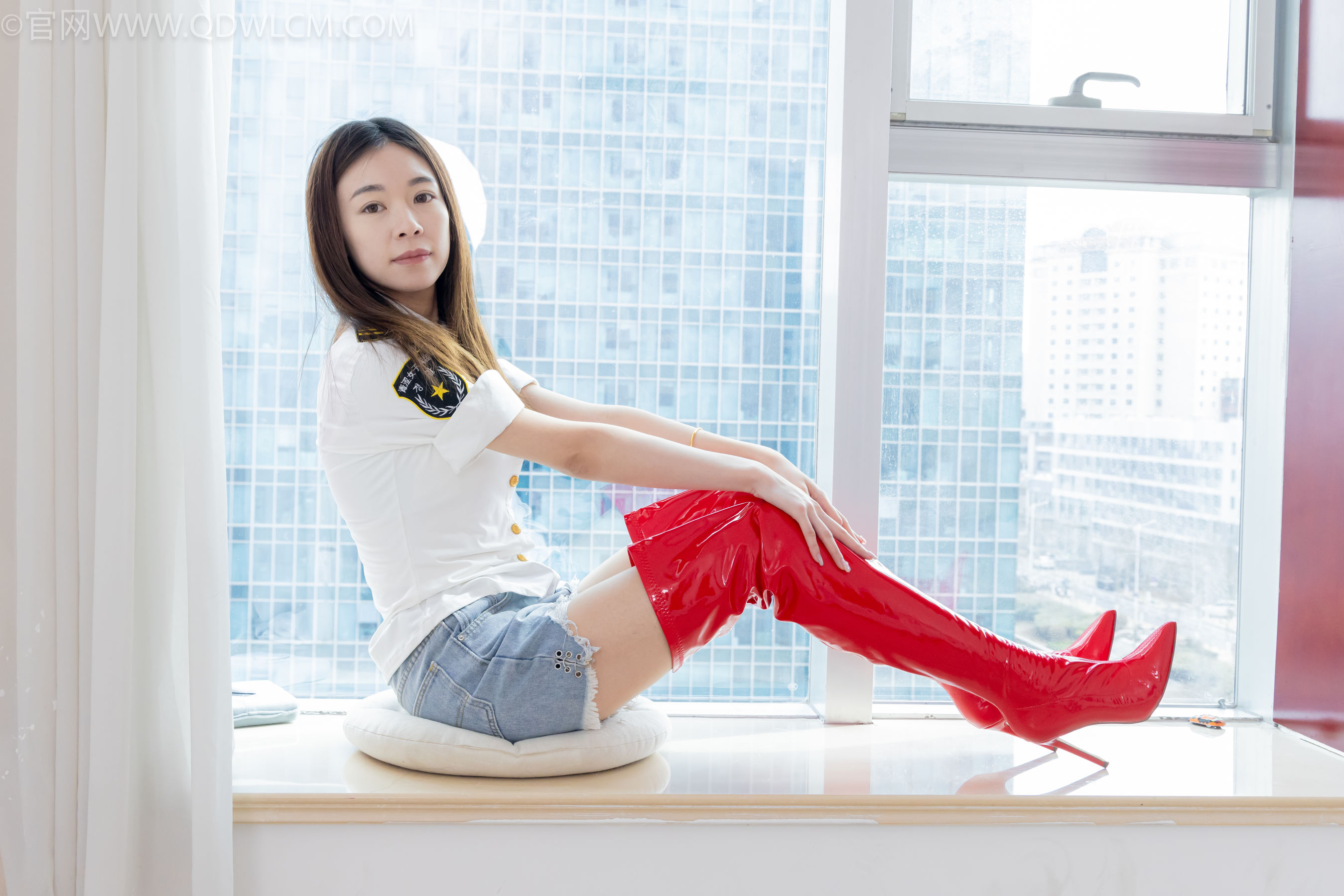 物恋传媒 No.2309 婷婷 - 高跟长靴、白棉袜、裸足/(173P)