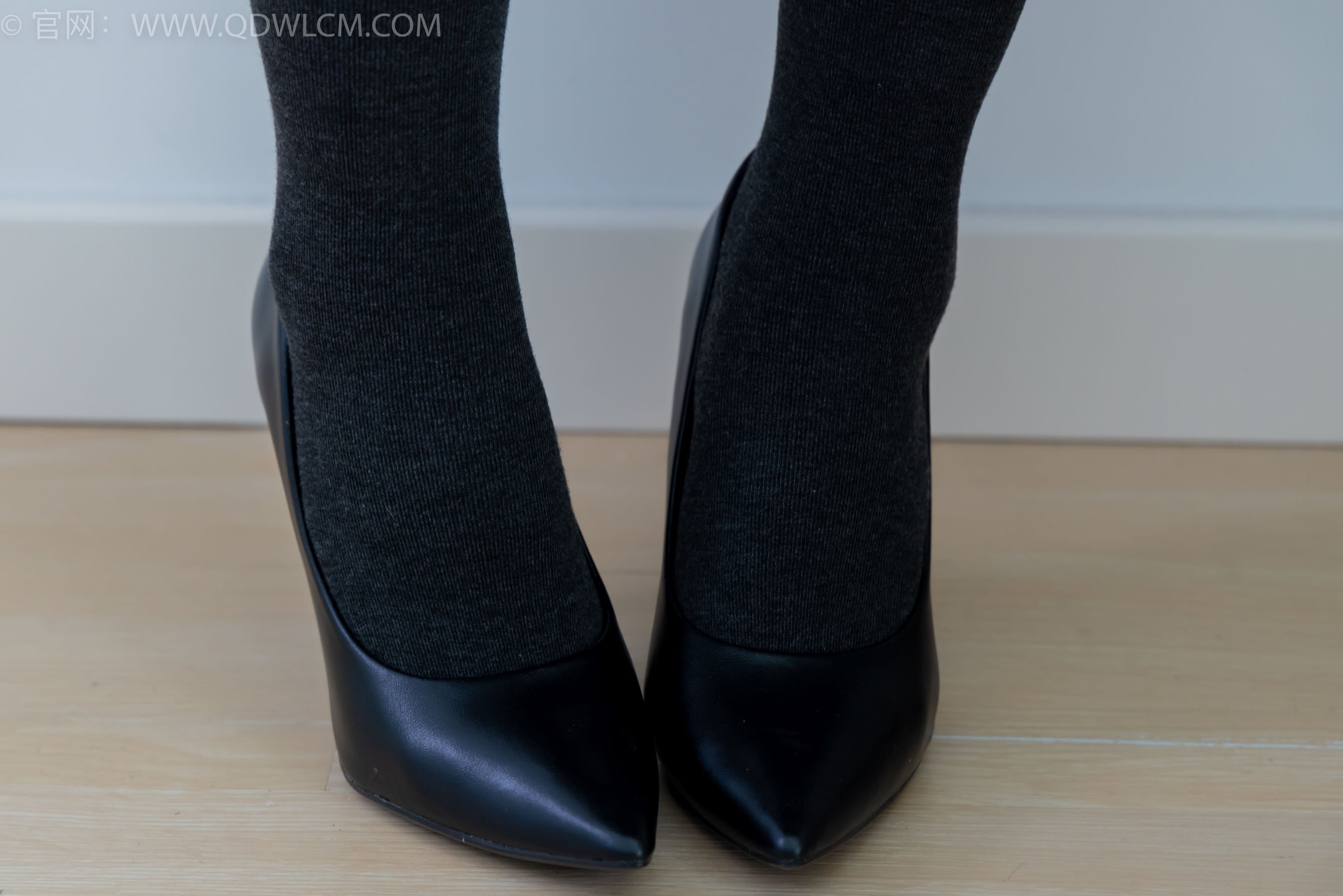 物恋传媒 No.2313 岚岚 - 高跟鞋、厚灰丝/(180P)