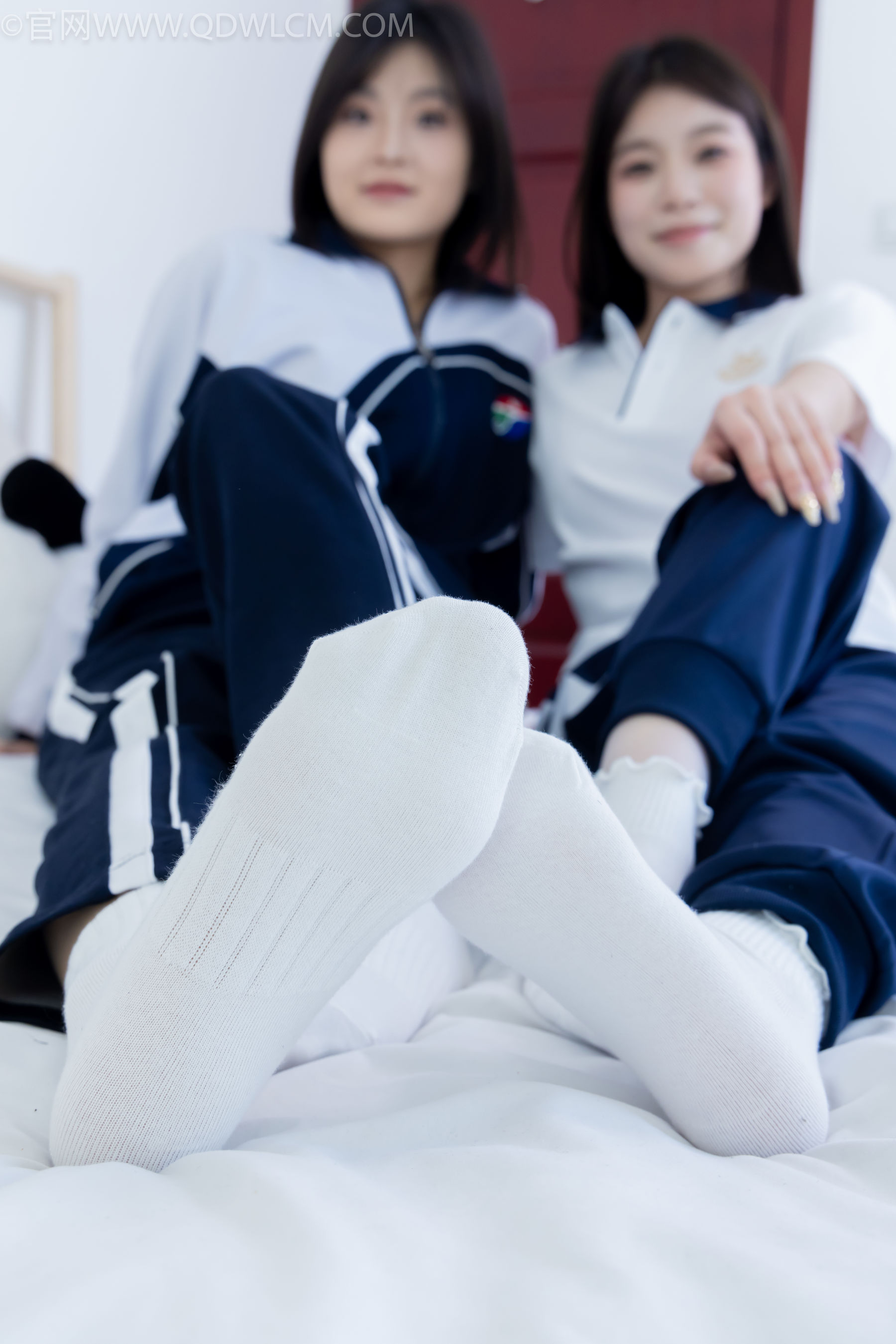 物恋传媒 No.2322 闪闪&青柠 - 帆布鞋、白棉袜、青柠薄肉丝、闪闪薄白丝/(168P)