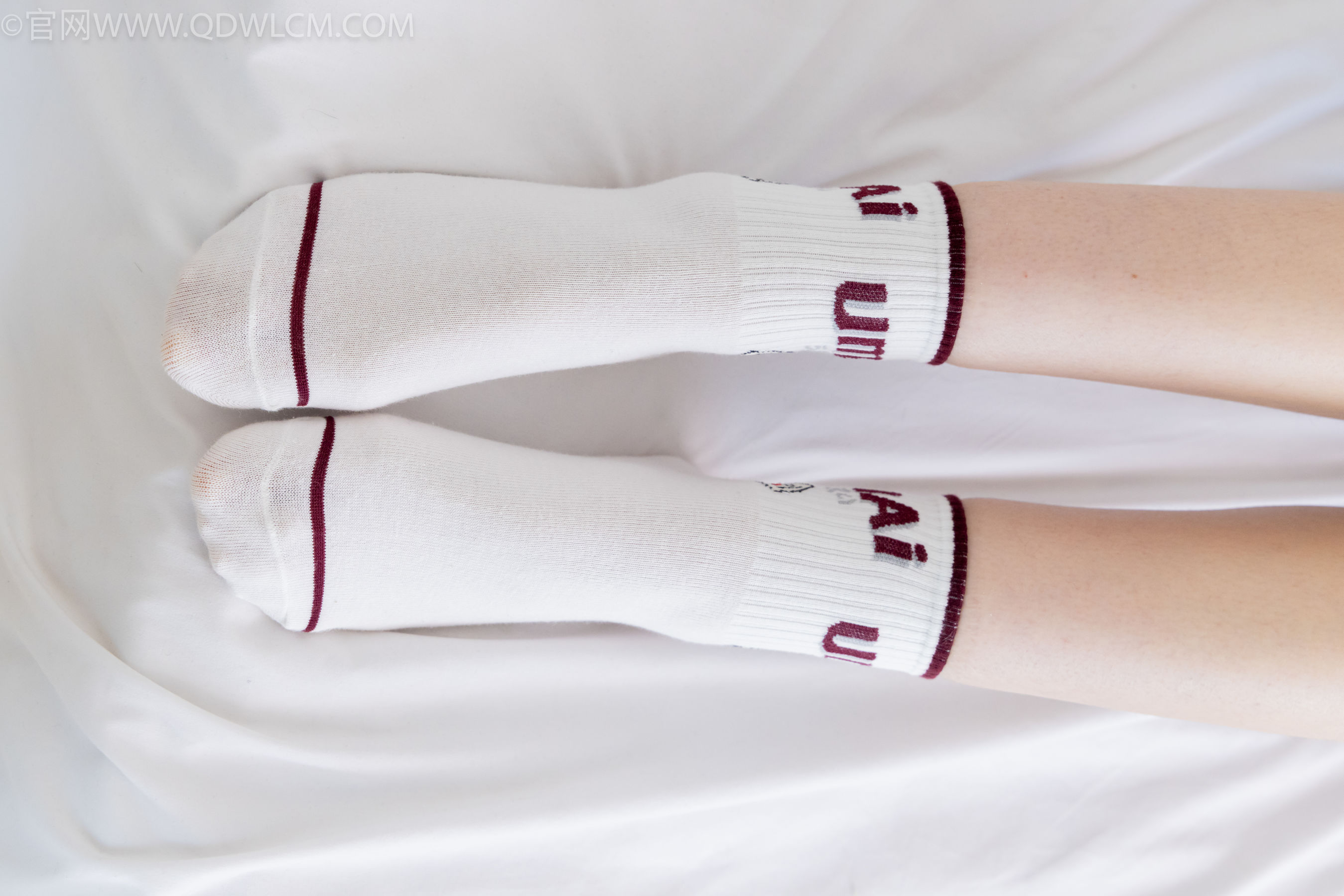 物恋传媒 No.2309 婷婷 - 高跟长靴、白棉袜、裸足/(173P)