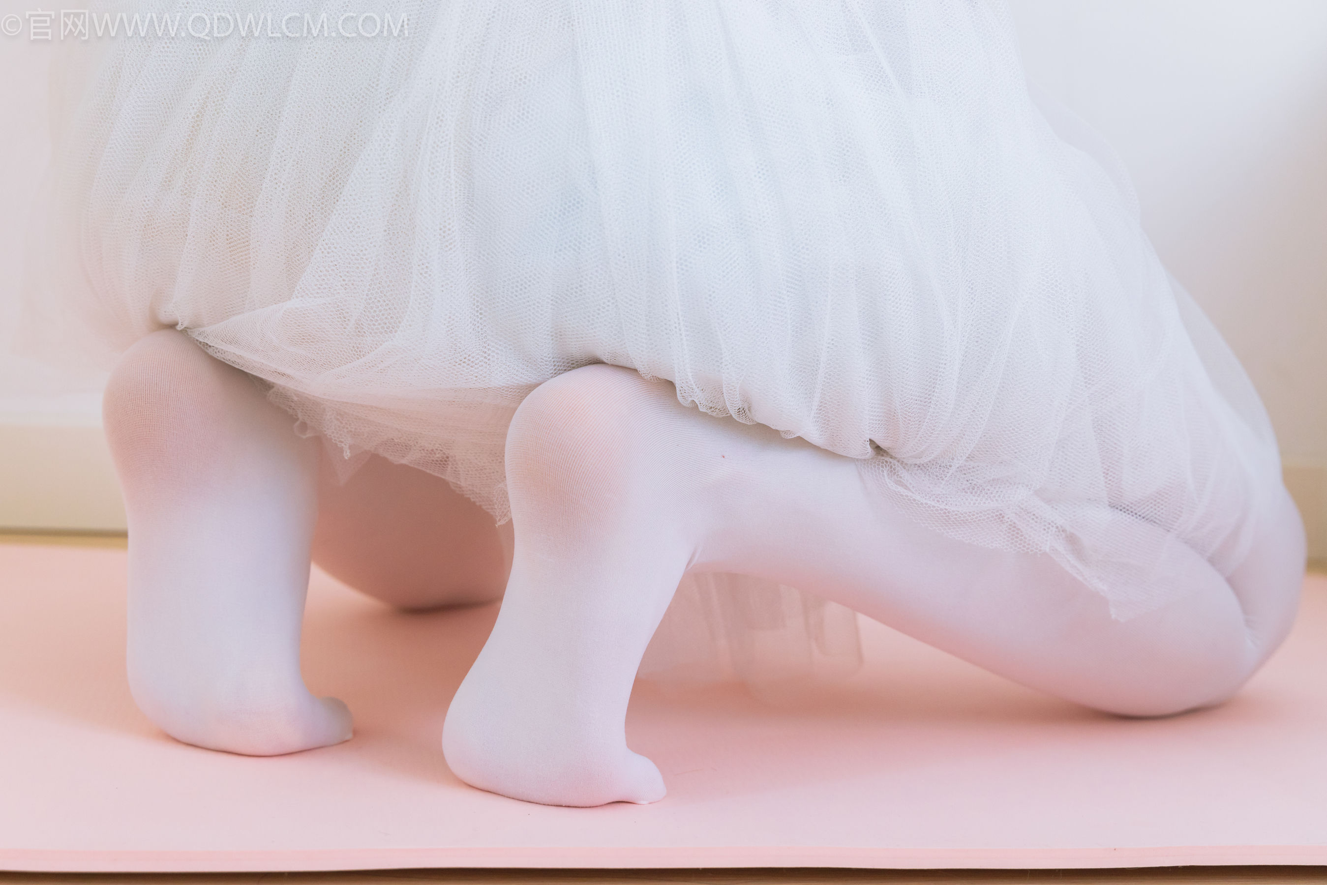 物恋传媒 No.2307 泡泡 - 芭蕾鞋、厚白丝、芭蕾动作、皮筋绑脚剧情/(166P)