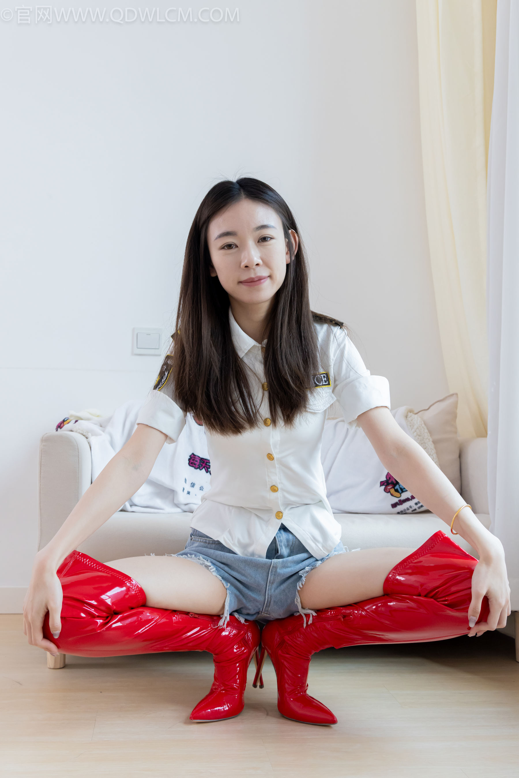 物恋传媒 No.2309 婷婷 - 高跟长靴、白棉袜、裸足/(173P)