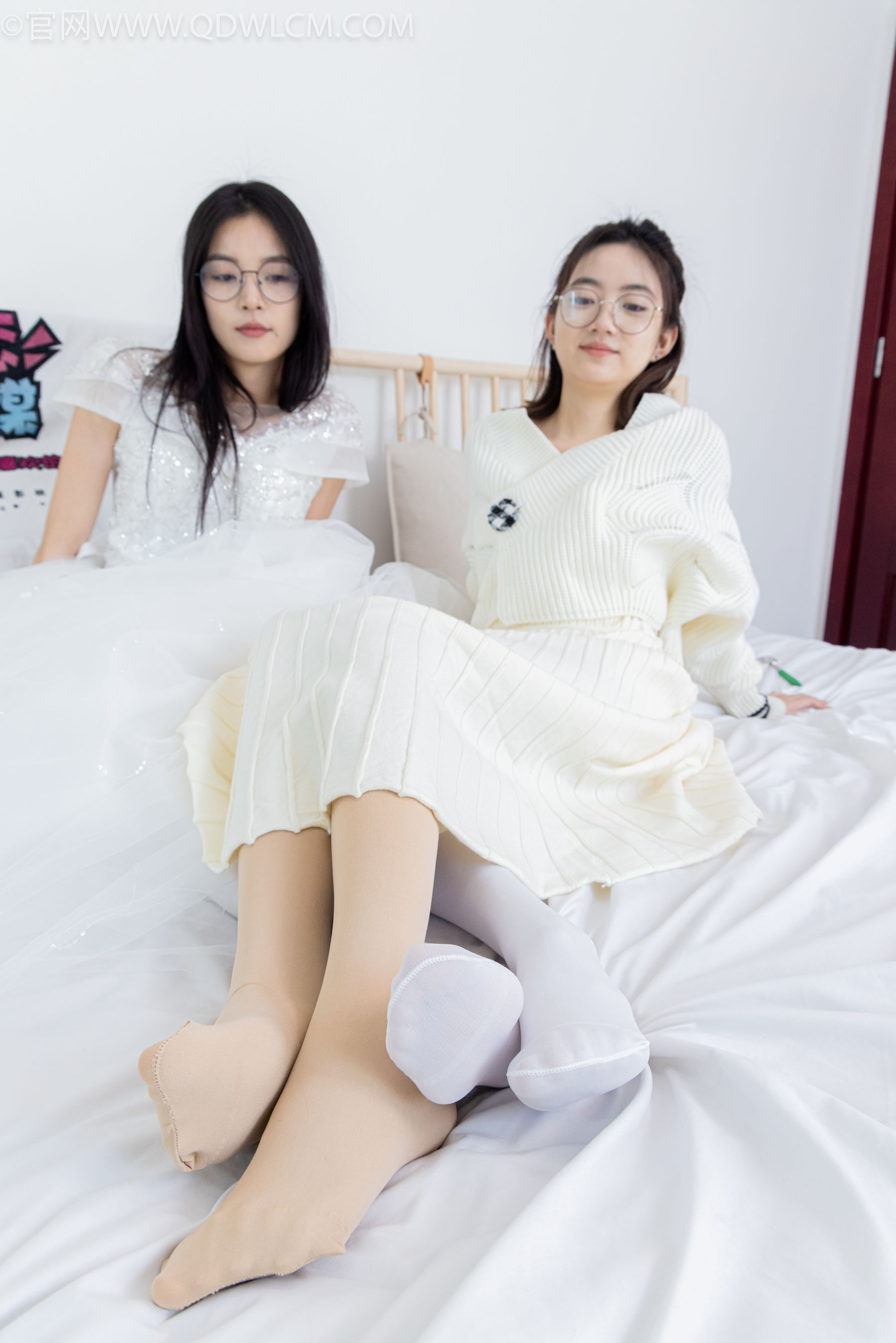 物恋传媒 No.2308 茯苓&欢欢 - 高跟鞋、马丁靴、厚白丝、厚肉丝、瑜伽动作、婚纱/(154P)