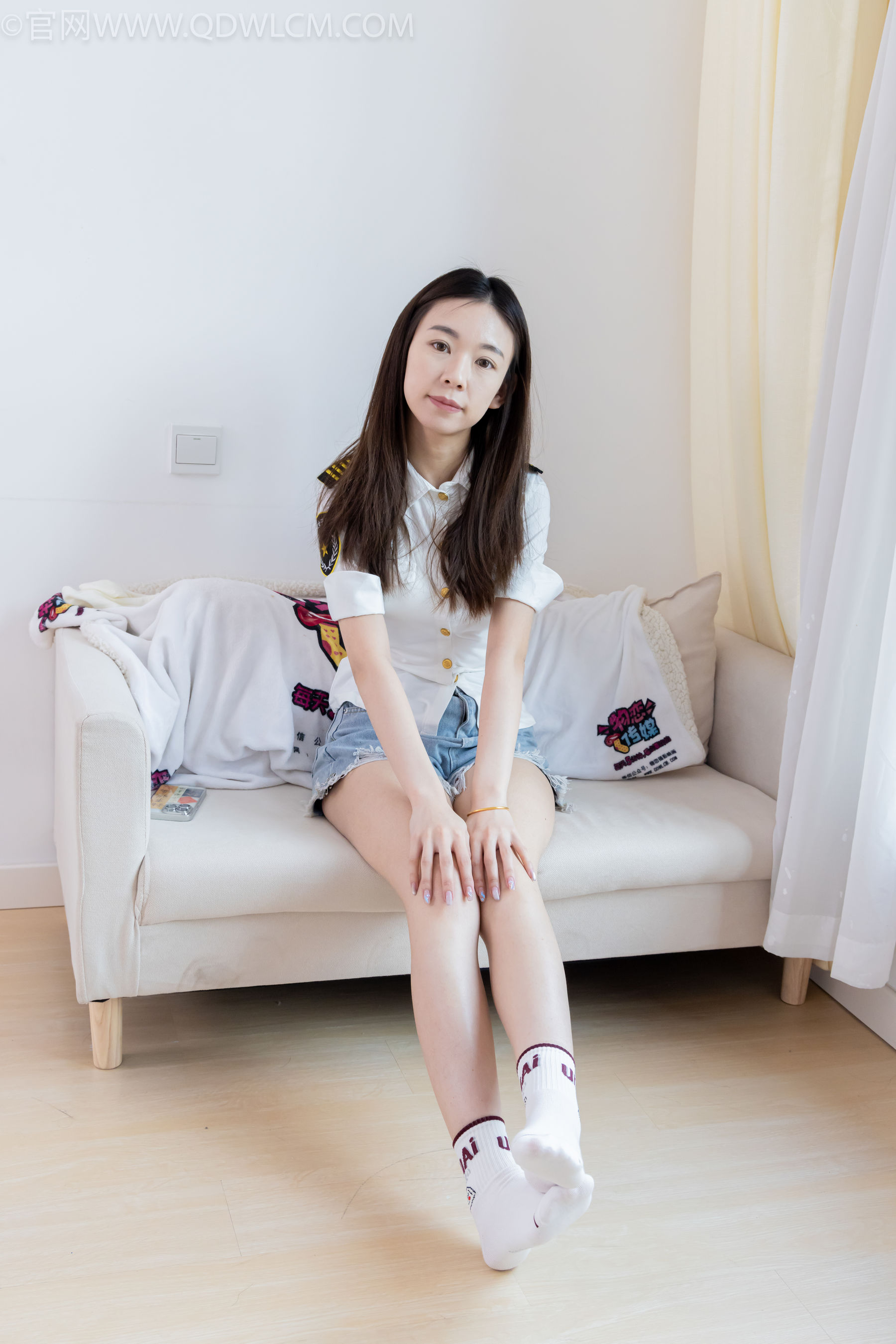 物恋传媒 No.2309 婷婷 - 高跟长靴、白棉袜、裸足/(173P)