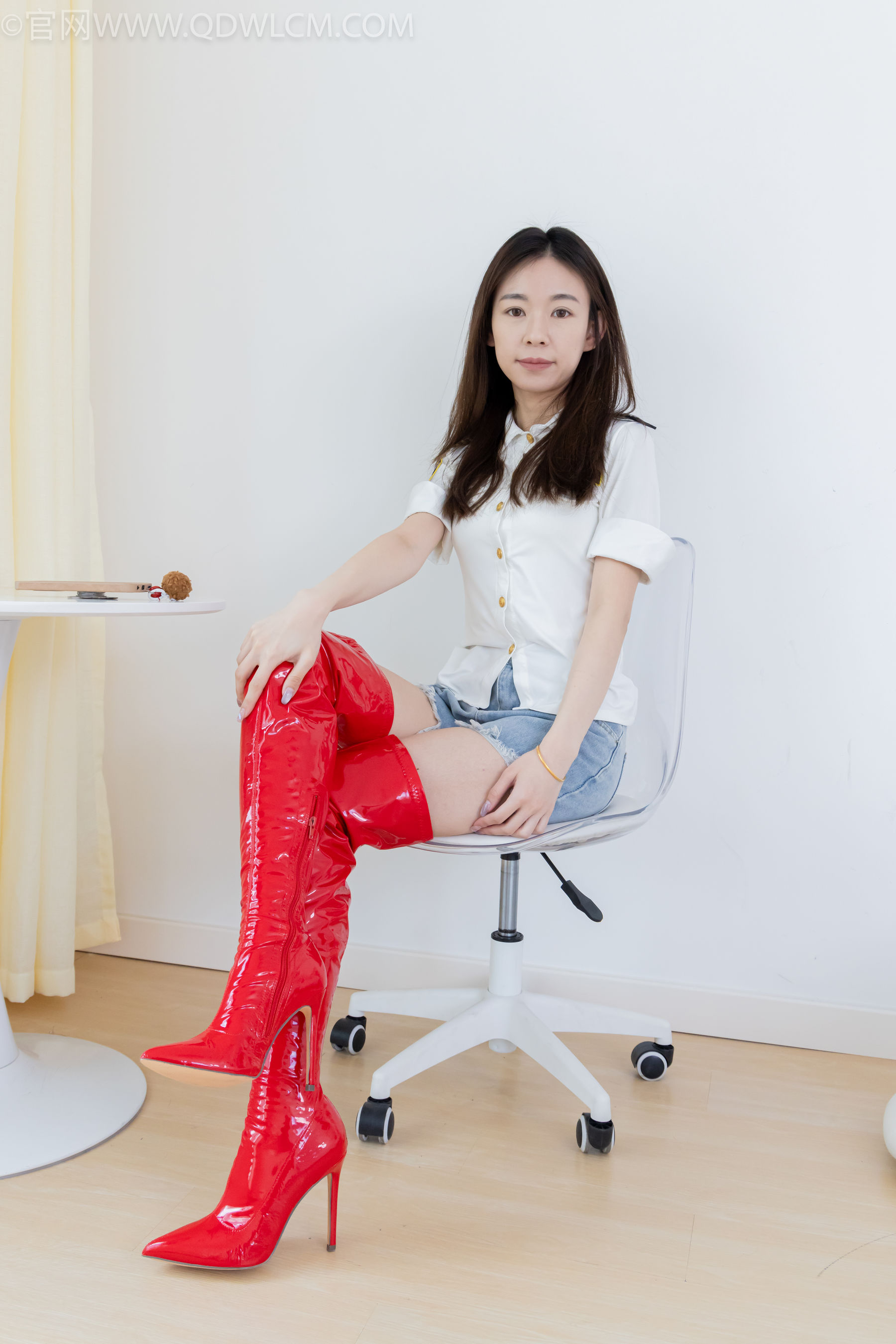 物恋传媒 No.2309 婷婷 - 高跟长靴、白棉袜、裸足/(173P)