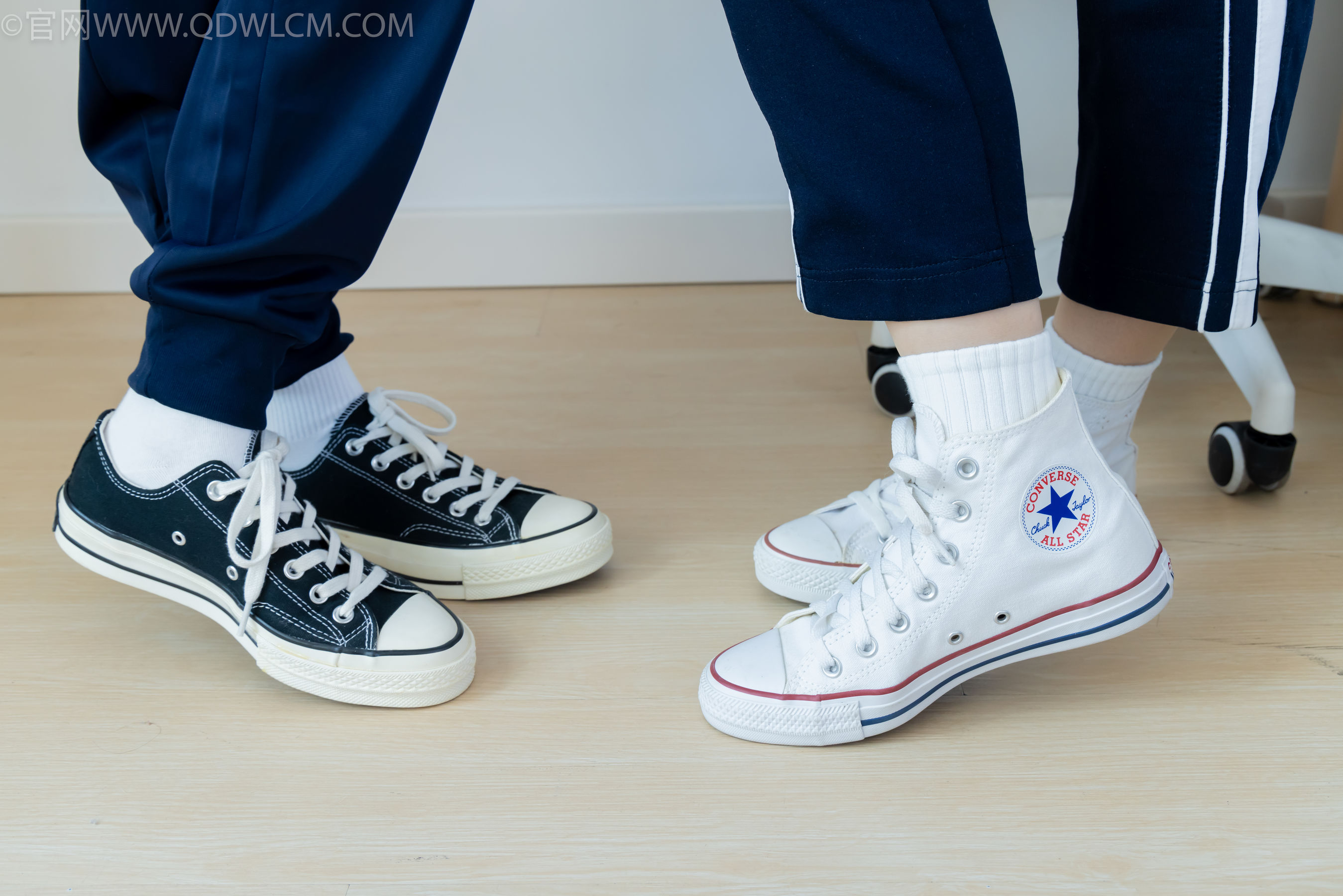 物恋传媒 No.2322 闪闪&青柠 - 帆布鞋、白棉袜、青柠薄肉丝、闪闪薄白丝/(168P)