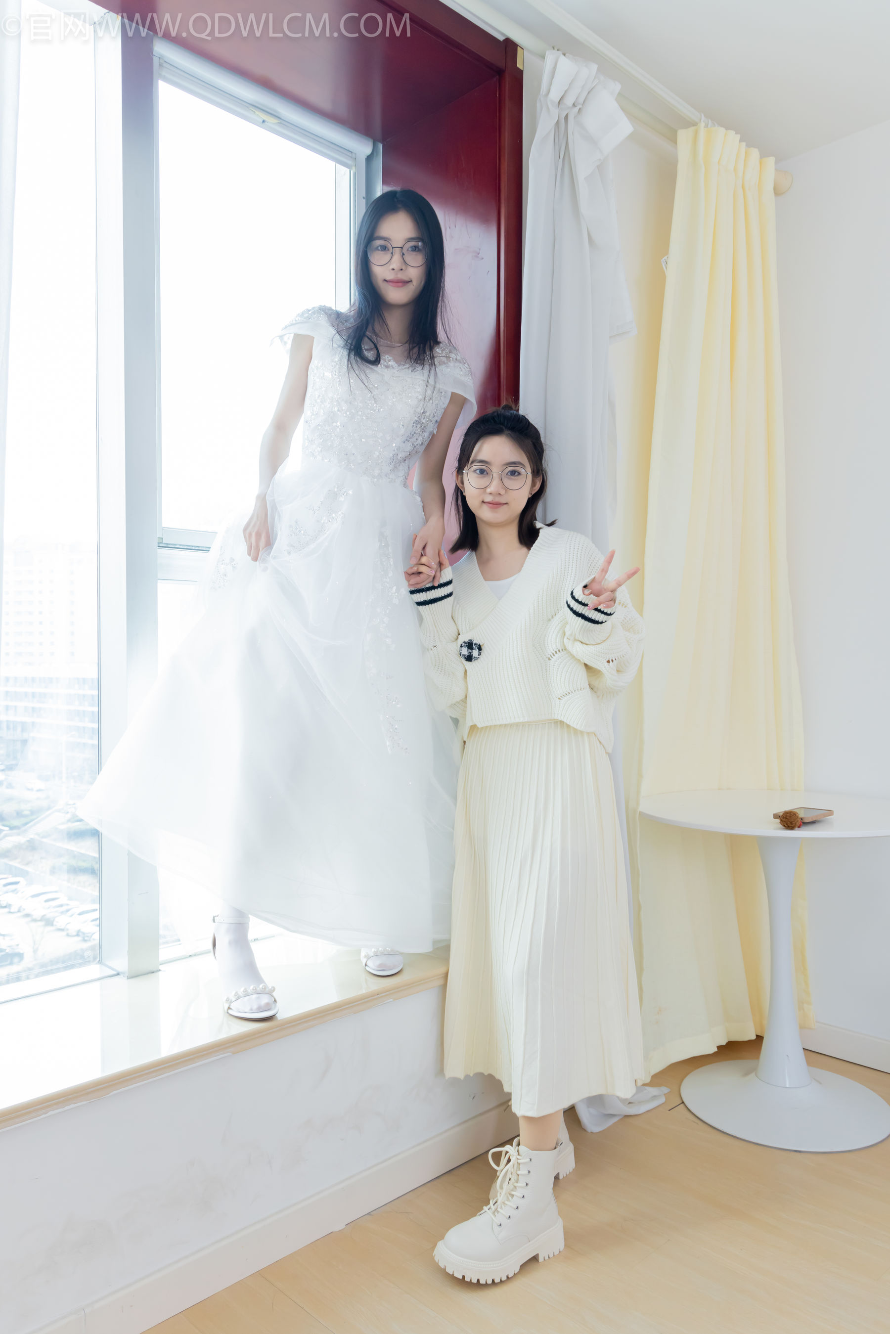 物恋传媒 No.2308 茯苓&欢欢 - 高跟鞋、马丁靴、厚白丝、厚肉丝、瑜伽动作、婚纱/(154P)